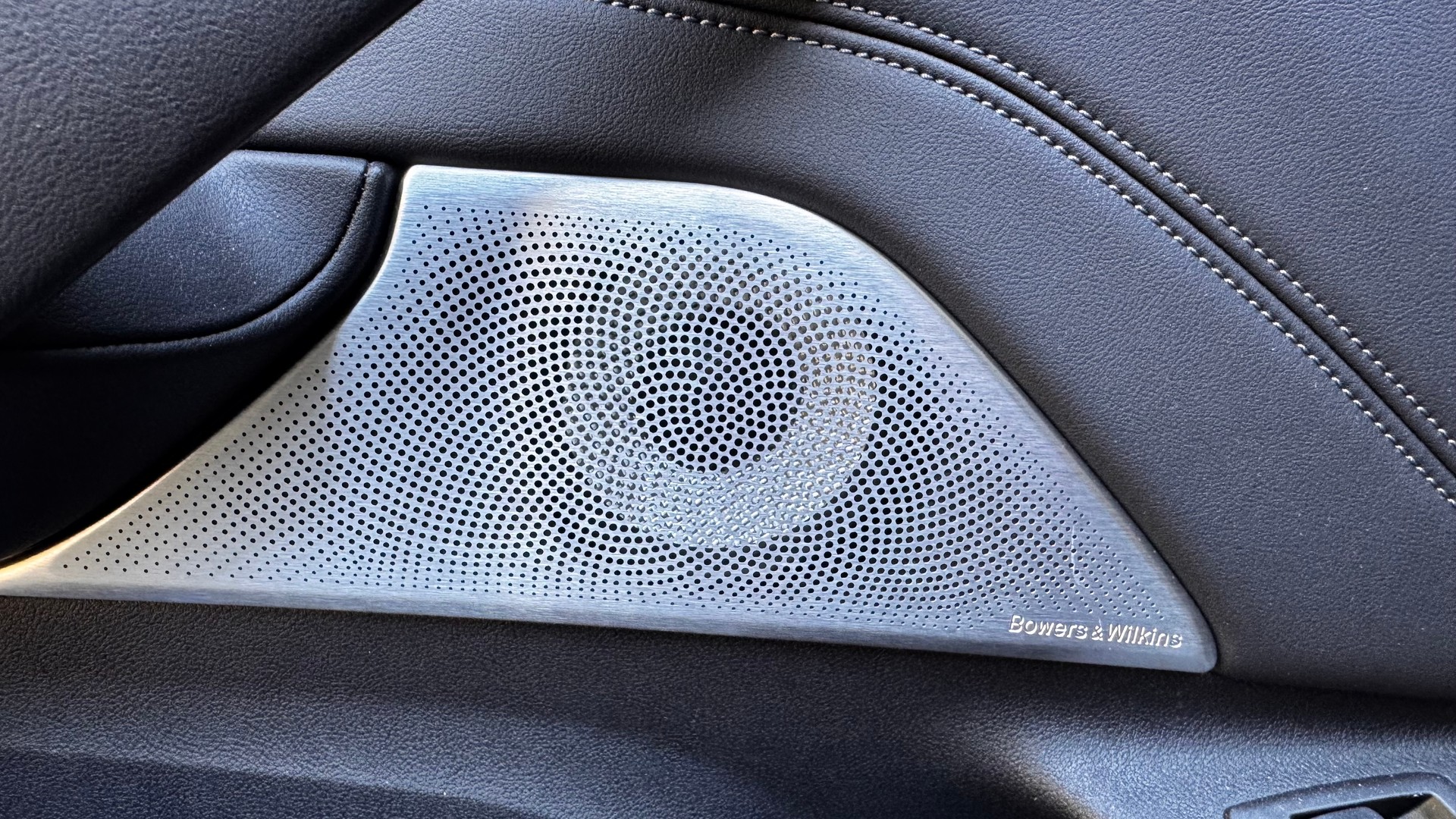 BMW M550i xDrive SAG-image-11