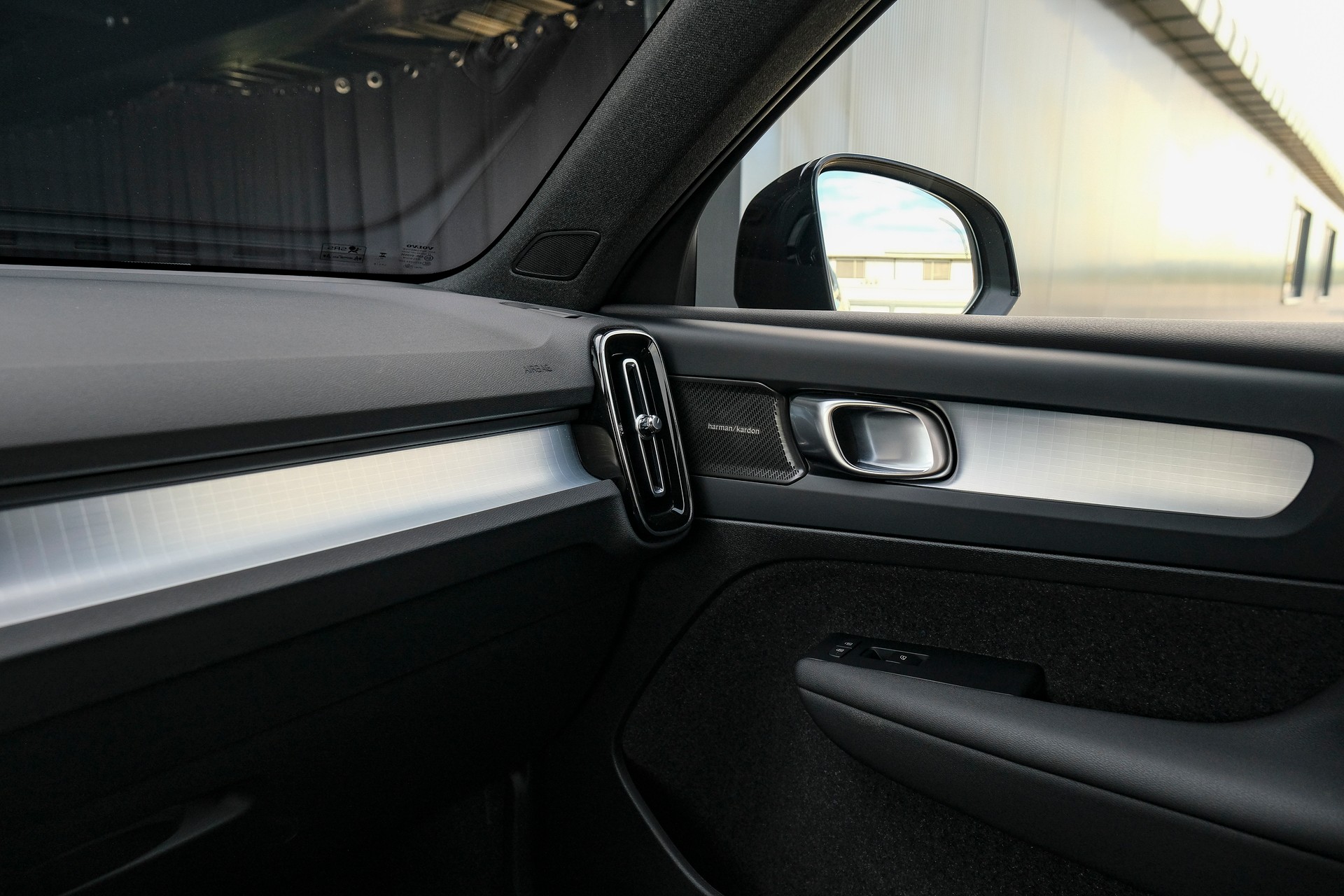 VOLVO XC40 B3 Benzin Mild Hybrid Plus Black Edition DCT-image-21