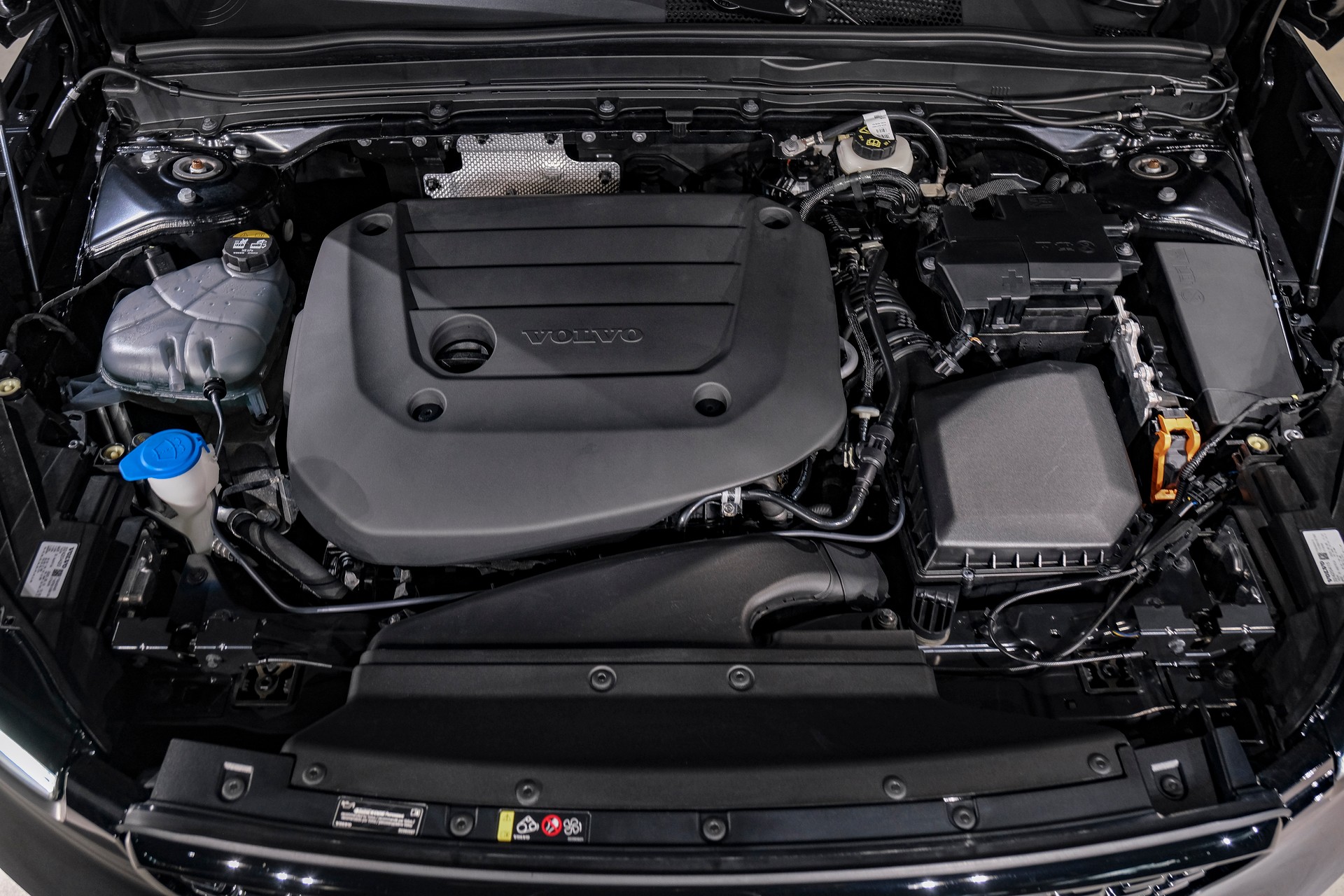 VOLVO XC40 B3 Benzin Mild Hybrid Plus Black Edition DCT-image-25