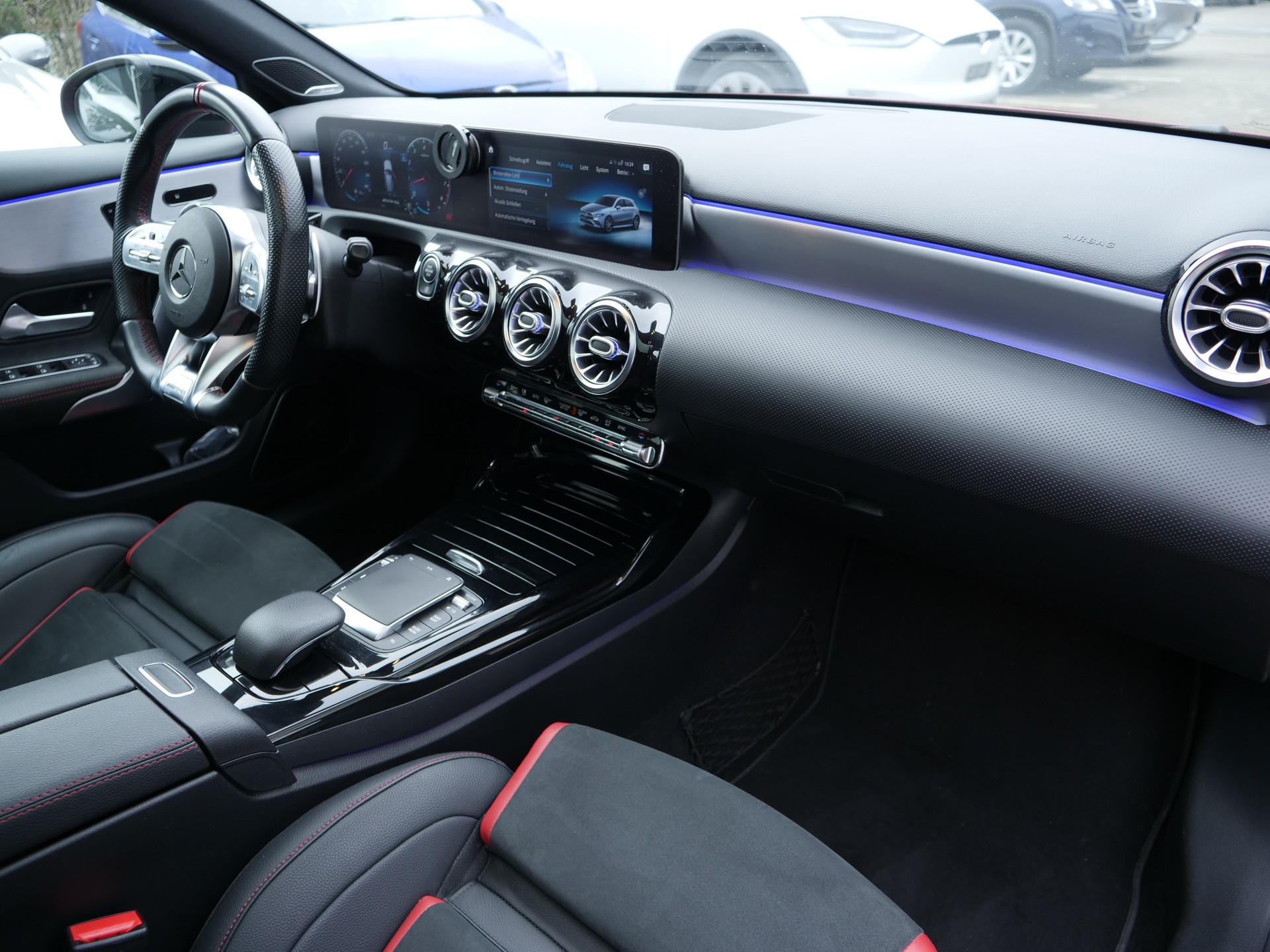 MERCEDES-BENZ A 35 AMG 4Matic Speedshift-image-8