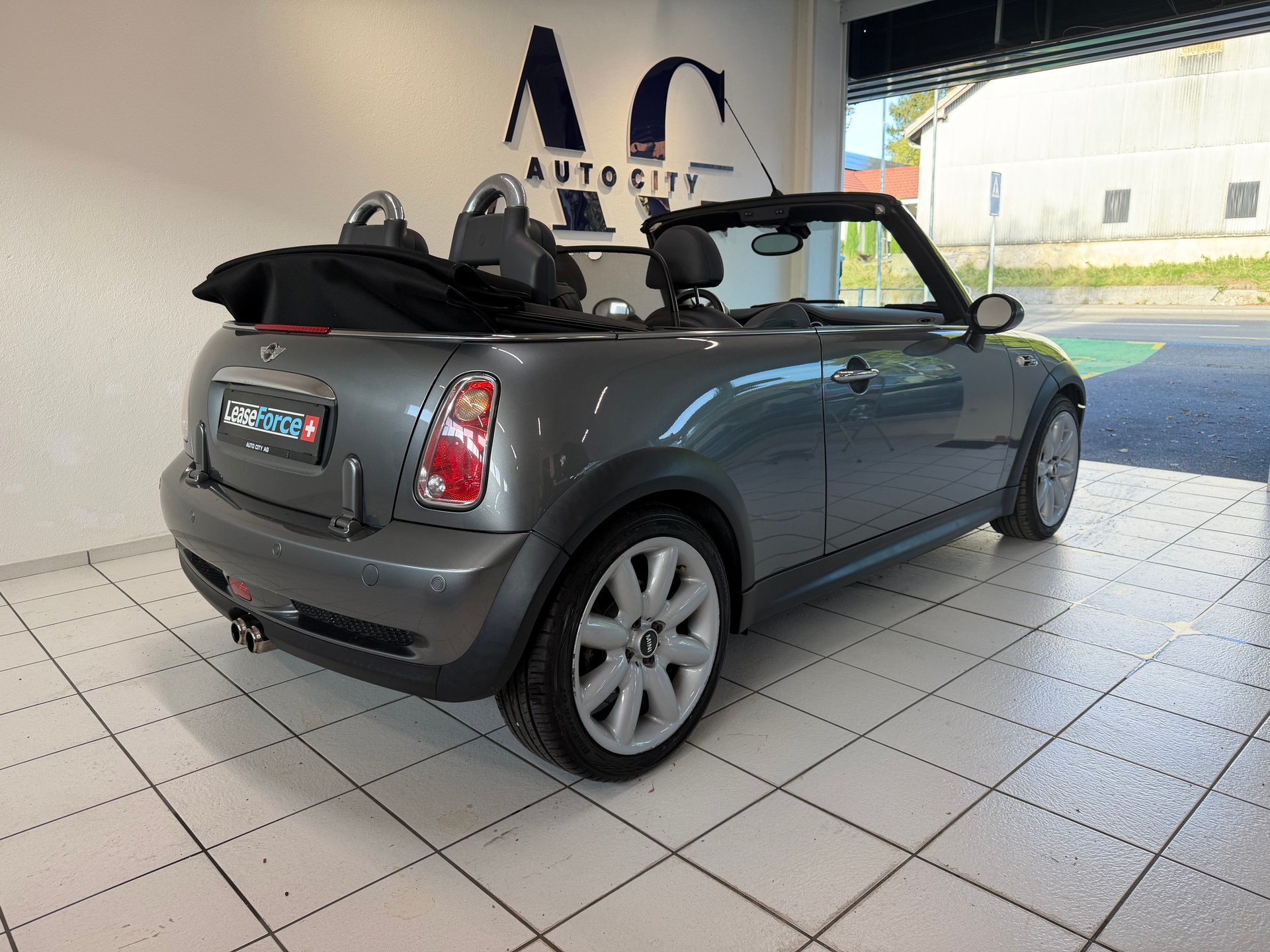 MINI Cooper S Cabriolet-image-2