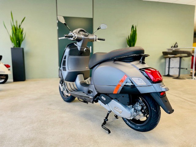 PIAGGIO Vespa GTS 125 Super Sport ABS-image-2