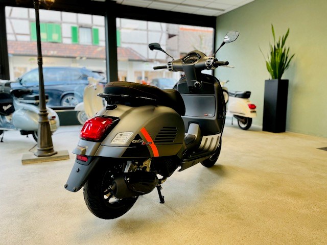 PIAGGIO Vespa GTS 125 Super Sport ABS-image-1