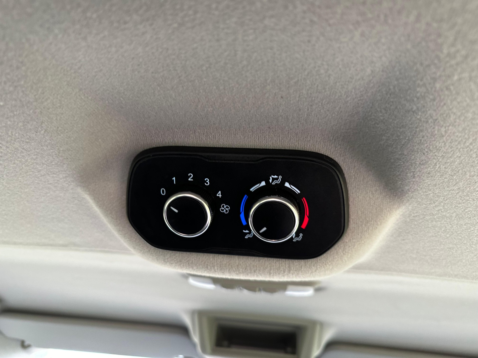 FORD Transit Custom 340 L2H1 Trend A-image-24