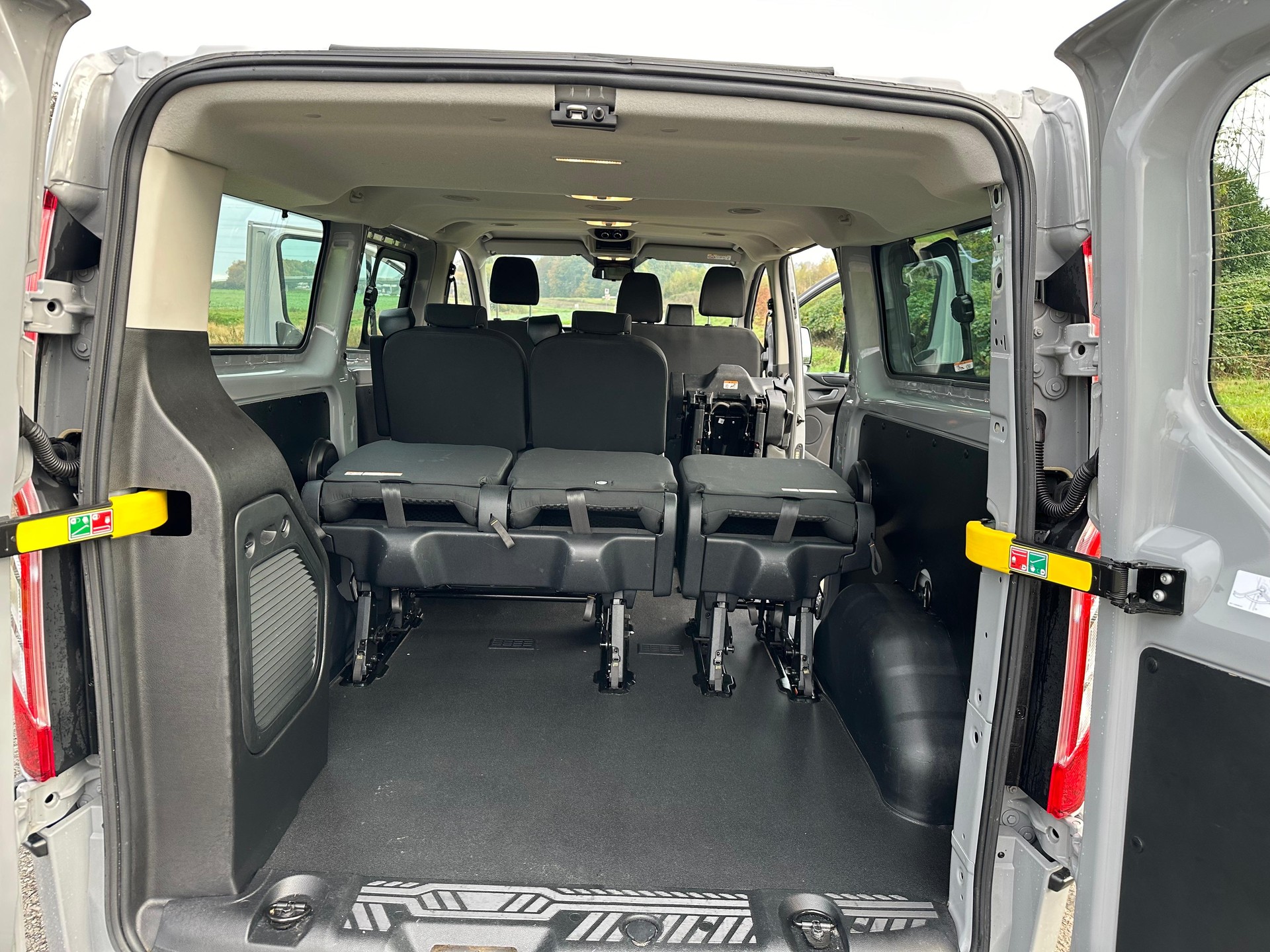 FORD Transit Custom 340 L2H1 Trend A-image-29