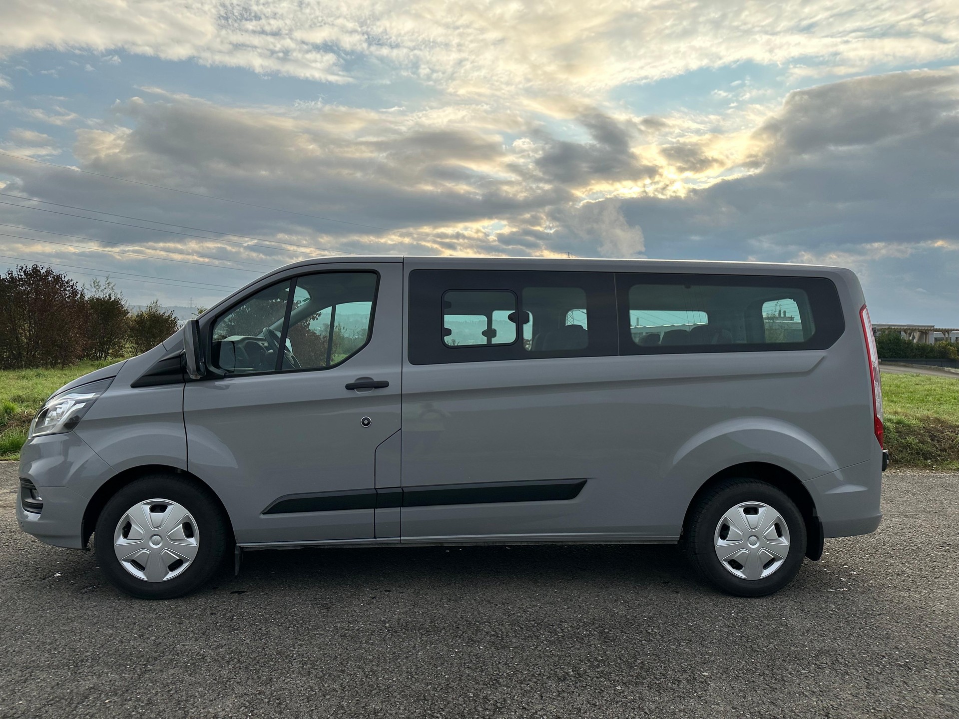 FORD Transit Custom 340 L2H1 Trend A-image-10