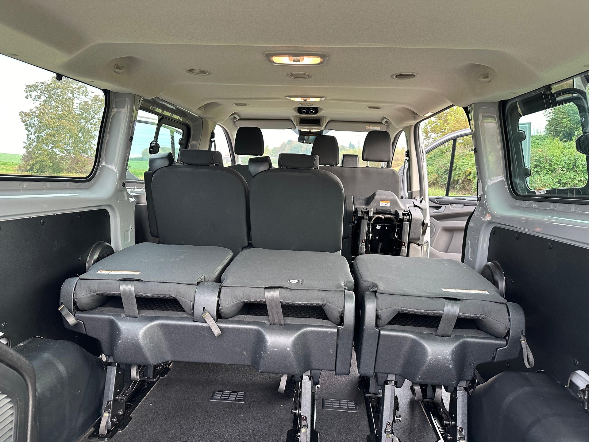 FORD Transit Custom 340 L2H1 Trend A-image-27