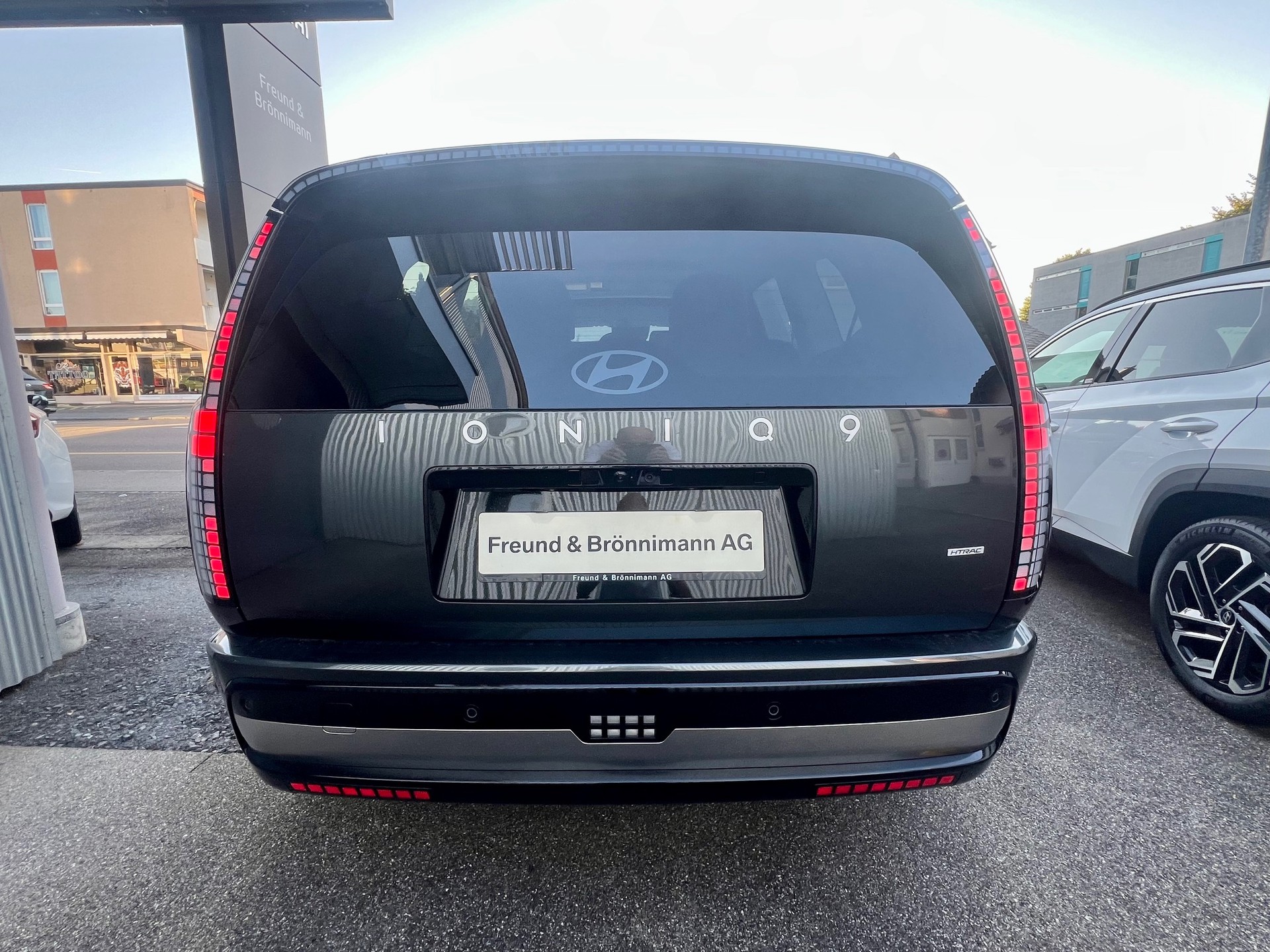 HYUNDAI Ioniq 9 110kWh Vertex Caligraphy 4WD Performance-image-7