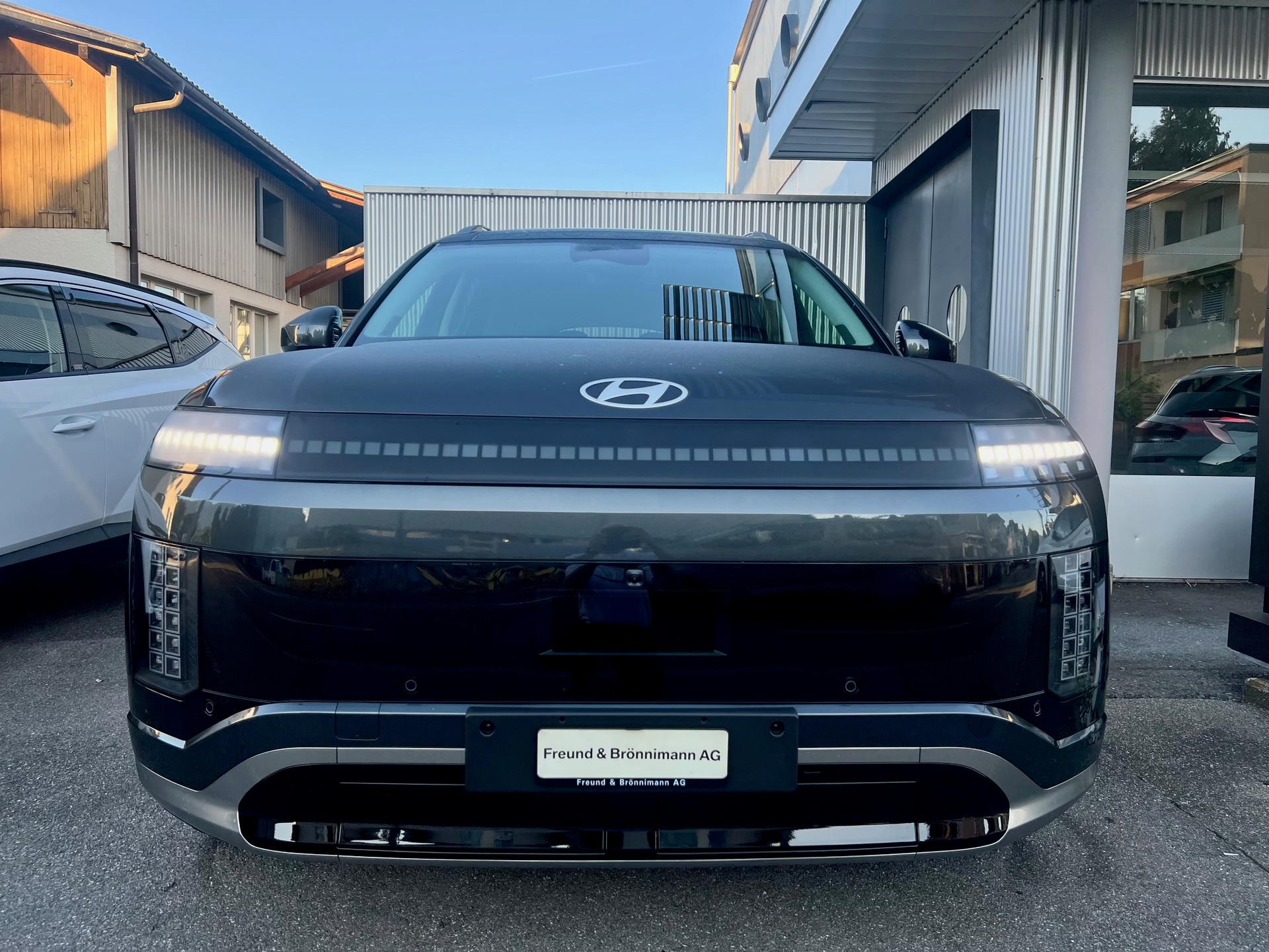 HYUNDAI Ioniq 9 110kWh Vertex Caligraphy 4WD Performance-image-5