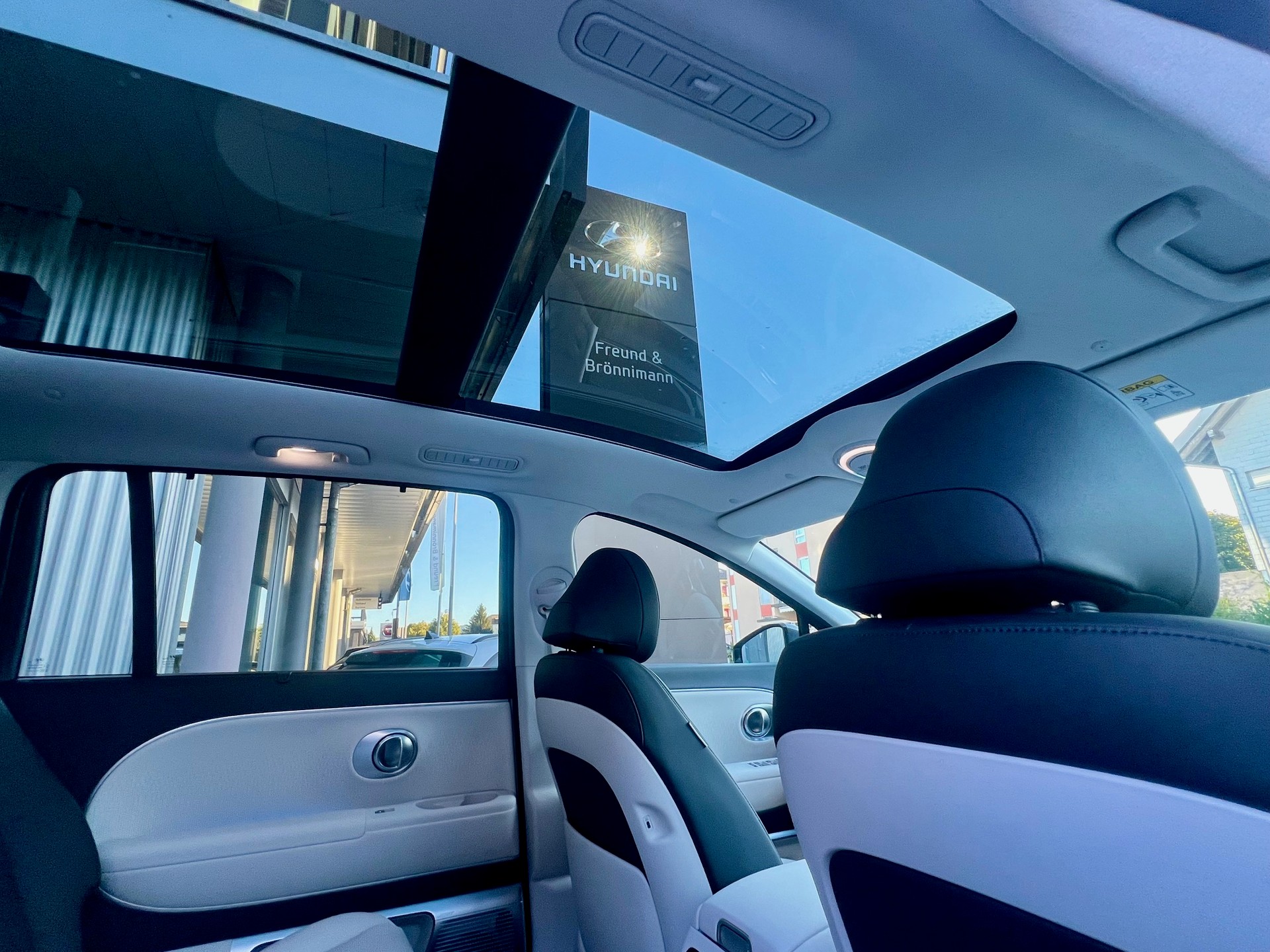 HYUNDAI Ioniq 9 110kWh Vertex Caligraphy 4WD Performance-image-12