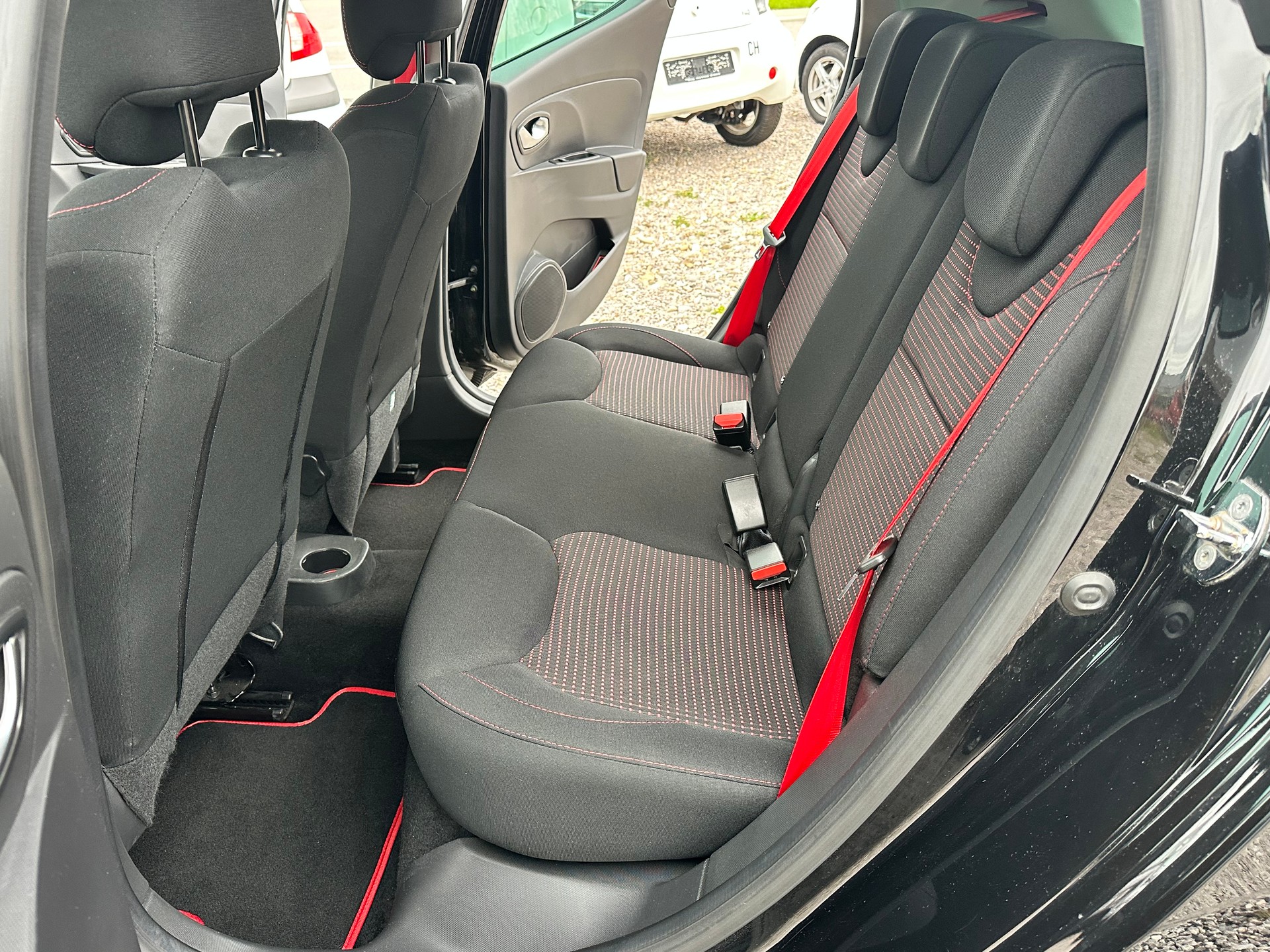 RENAULT Clio 1.6 T RS 200 EDC-image-13