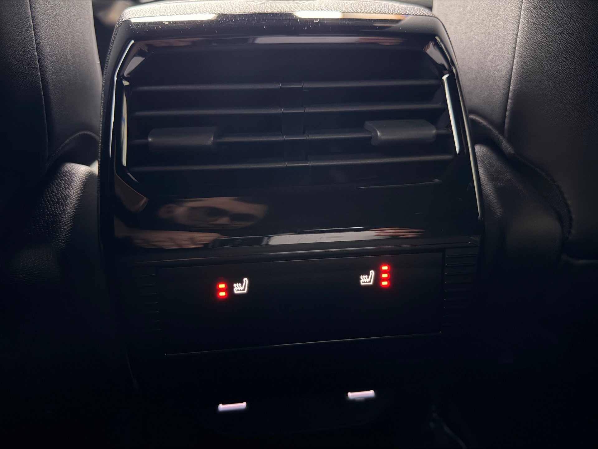 PEUGEOT 3008 1.6 Plug-in Hybrid GT-image-12
