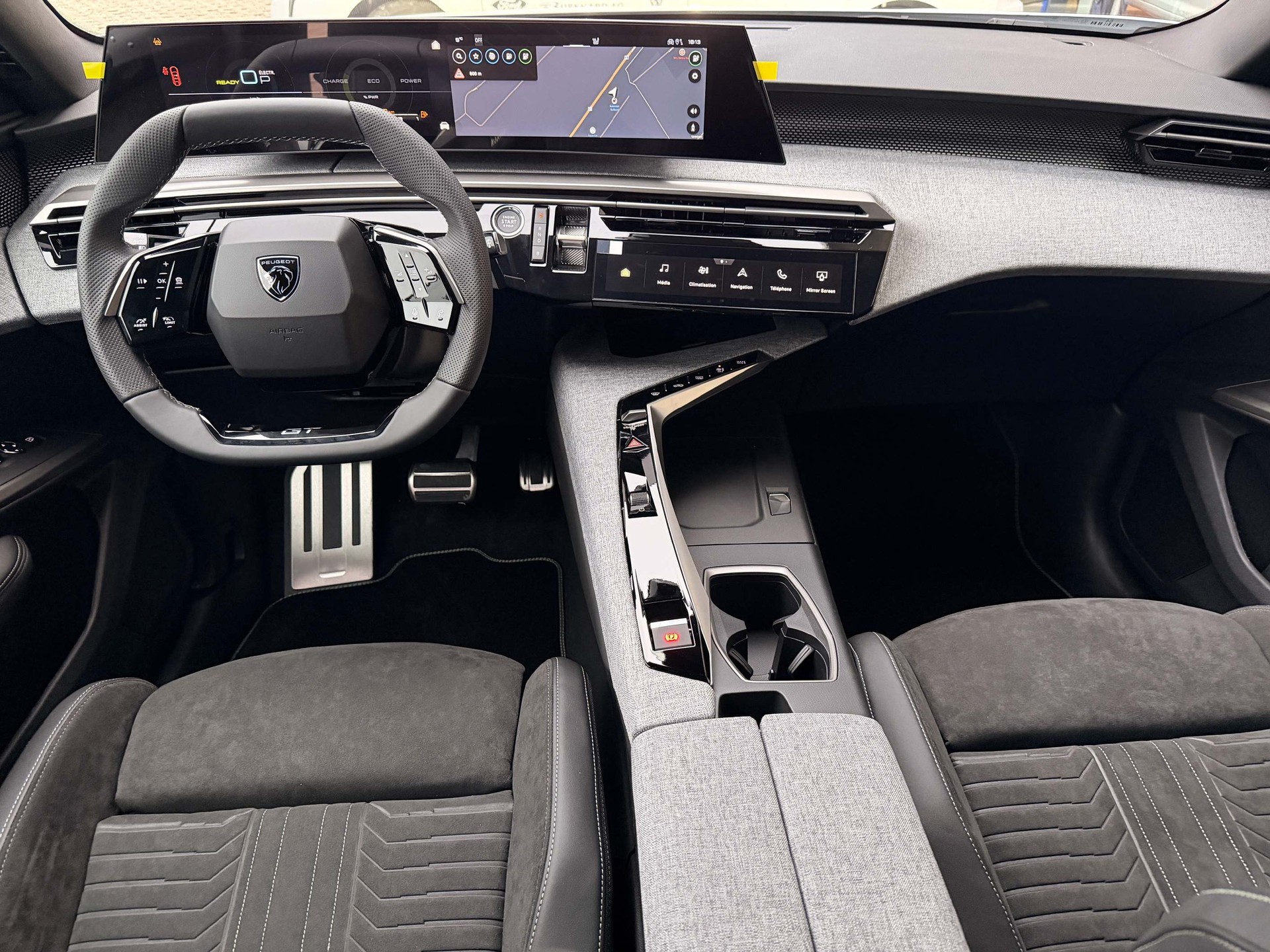 PEUGEOT 3008 1.6 Plug-in Hybrid GT-image-9