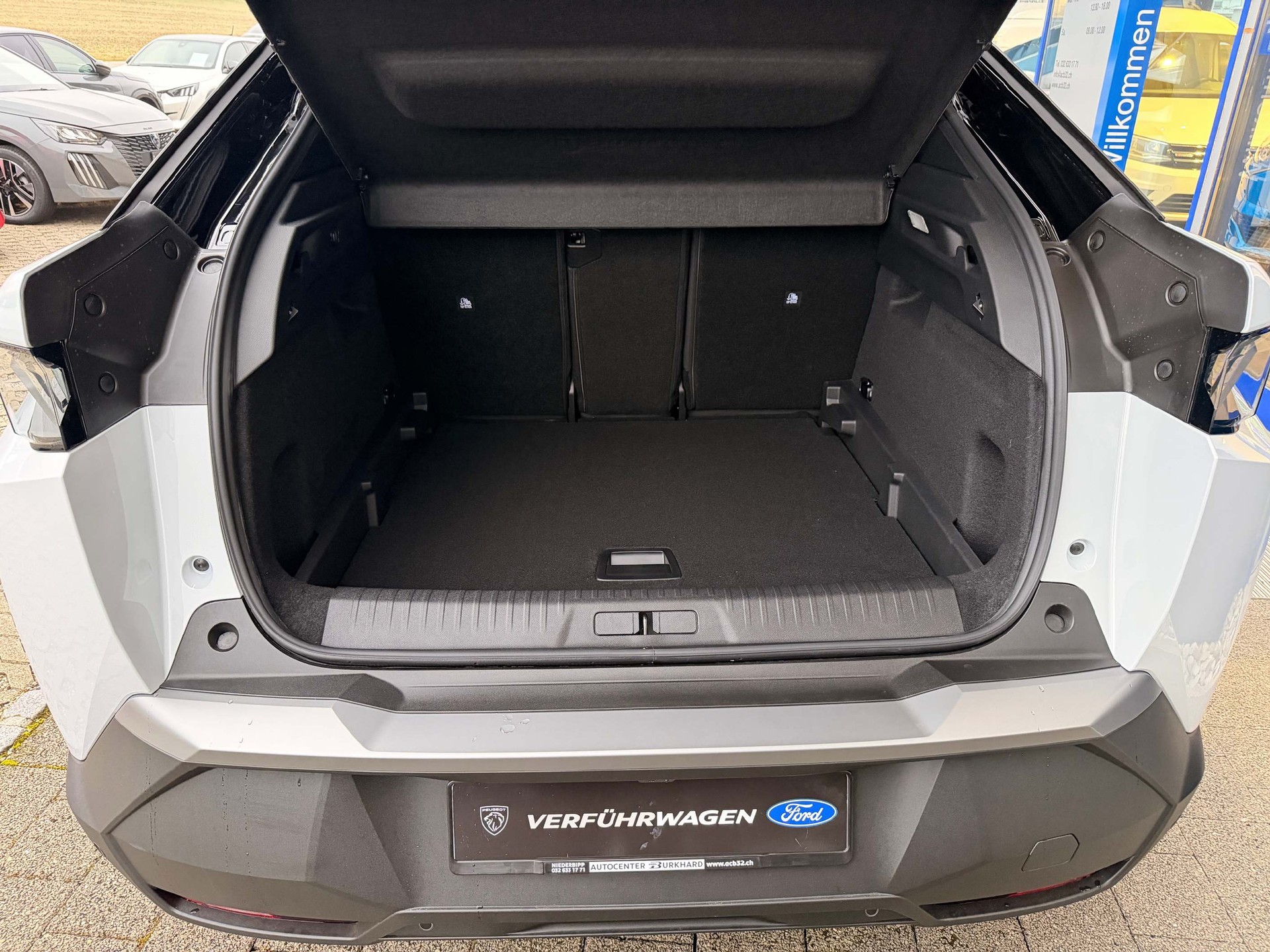 PEUGEOT 3008 1.6 Plug-in Hybrid GT-image-14