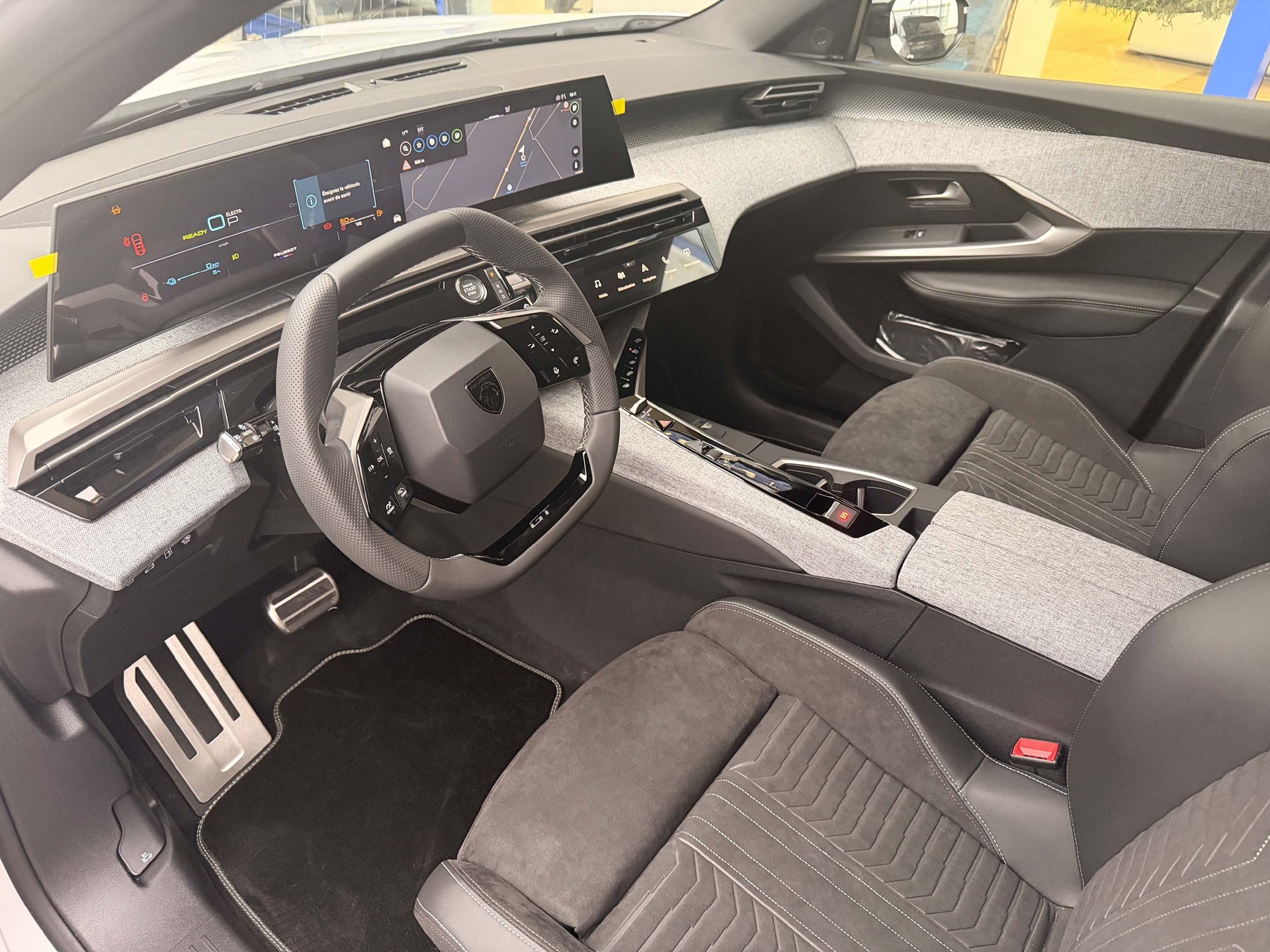 PEUGEOT 3008 1.6 Plug-in Hybrid GT-image-8
