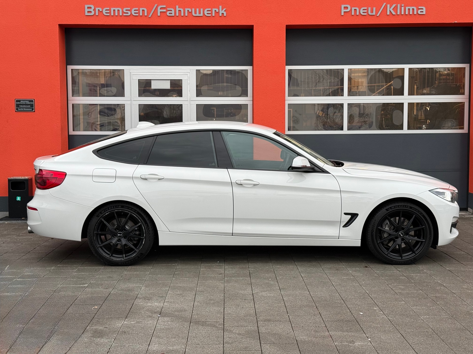 BMW 340i GT xDrive Steptronic-showroom-element-3