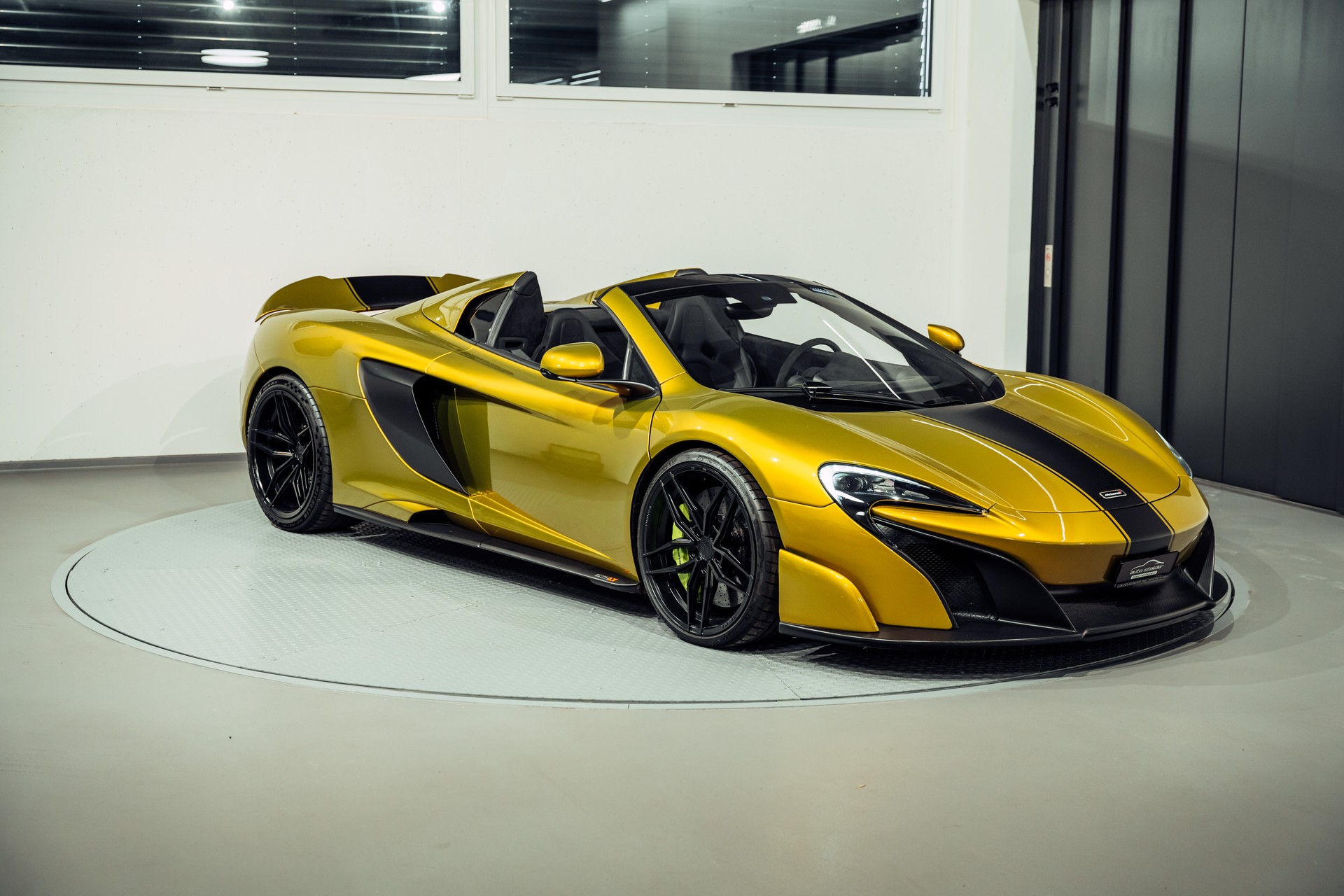 McLAREN 675LT Spider 3.8 V8 SSG-showroom-element-3