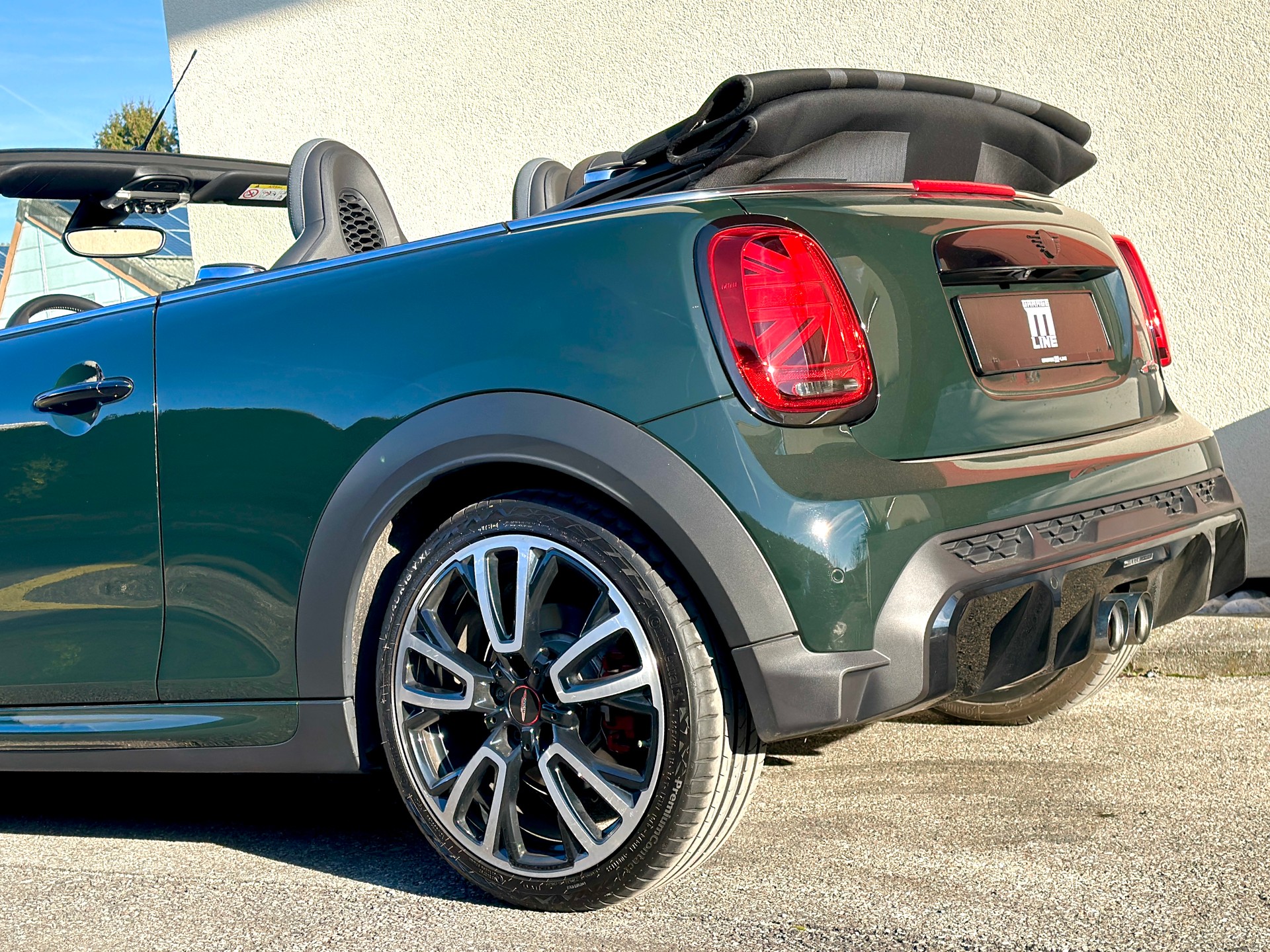 MINI Cooper John Cooper Works Cabriolet Steptronic-image-3