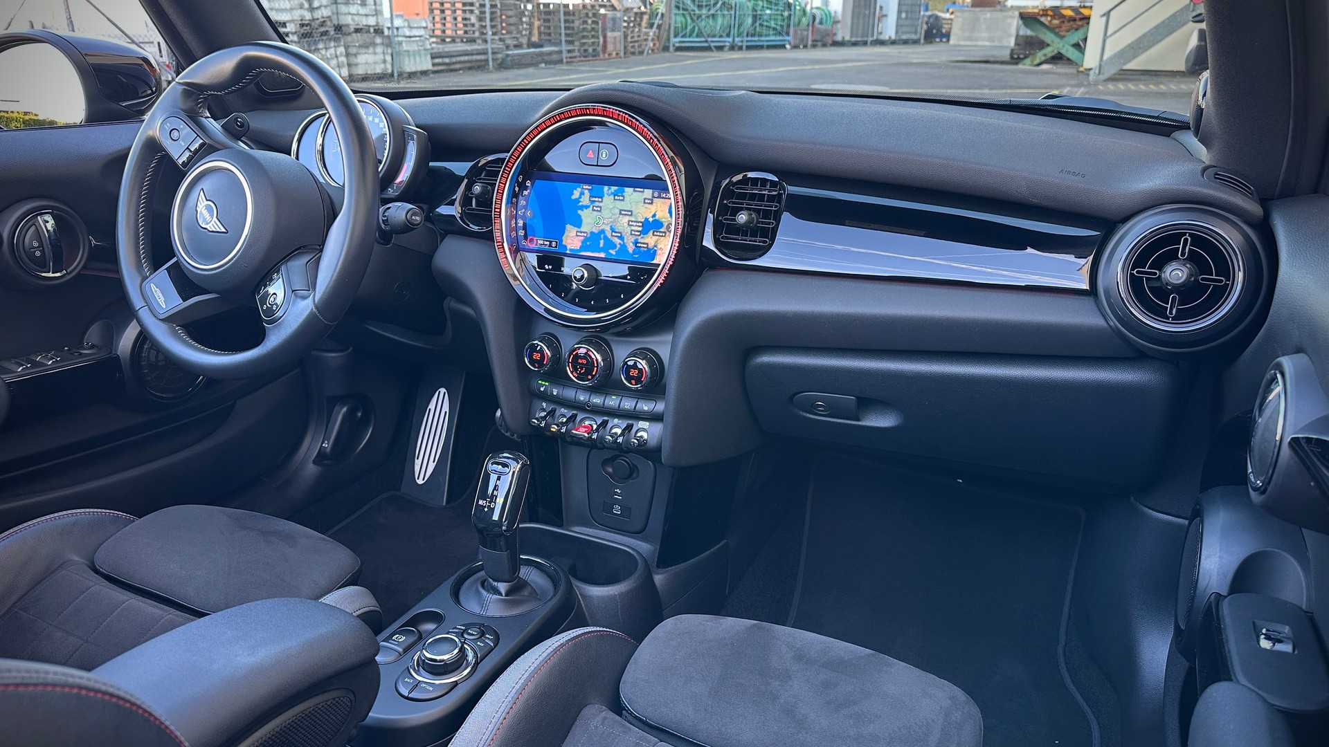 MINI Cooper John Cooper Works Cabriolet Steptronic-image-5