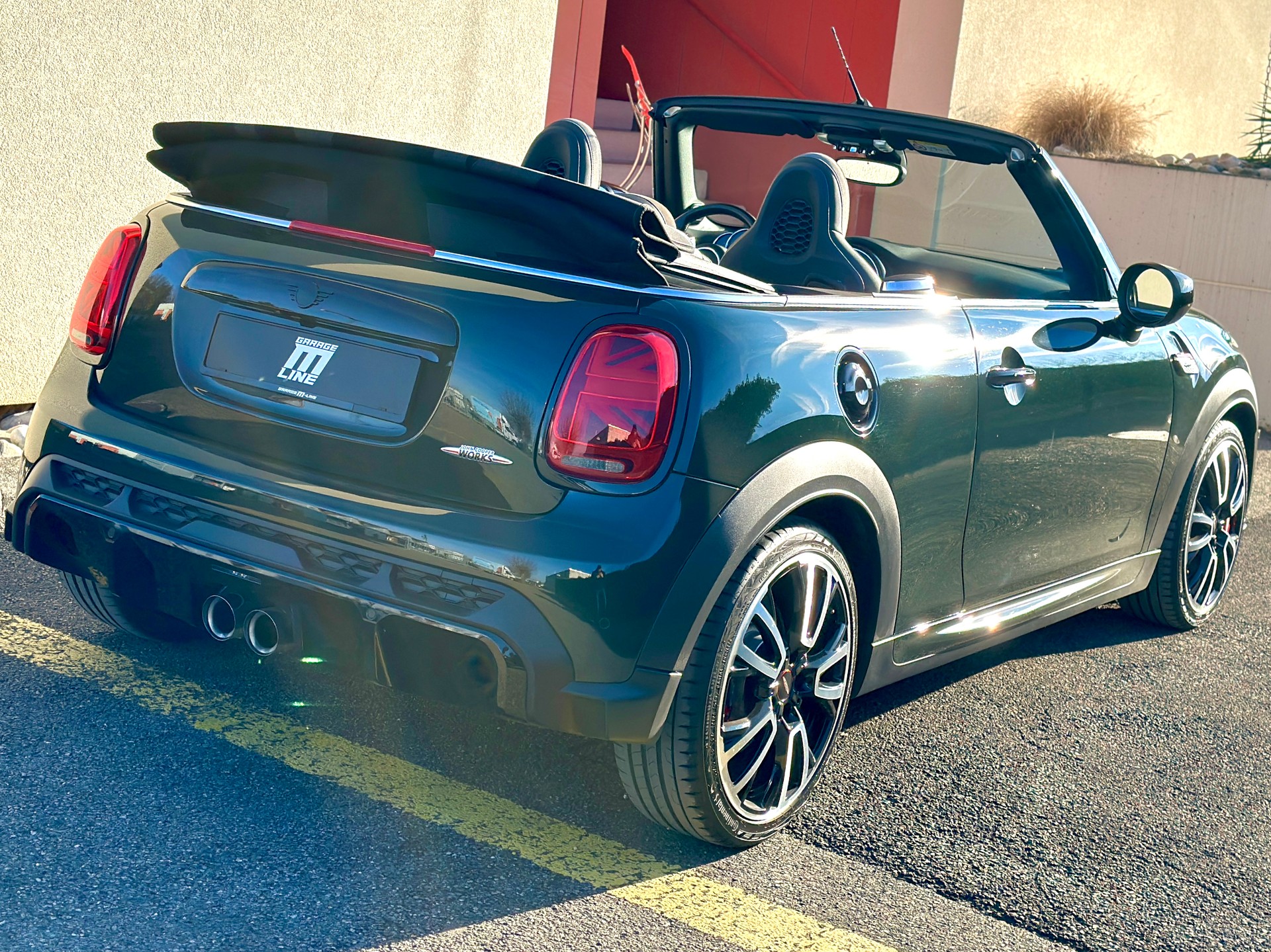 MINI Cooper John Cooper Works Cabriolet Steptronic-image-8