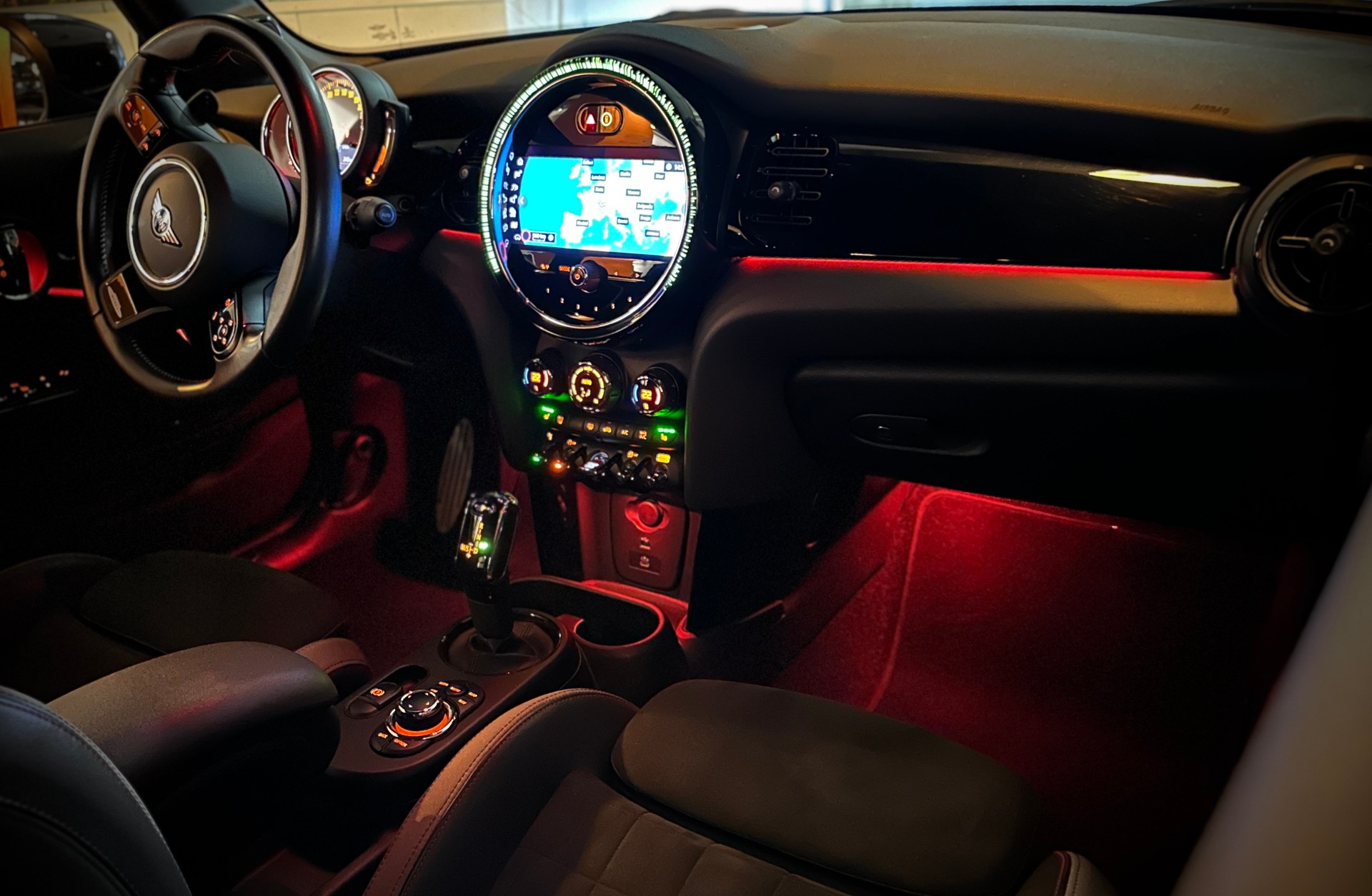 MINI Cooper John Cooper Works Cabriolet Steptronic-image-10