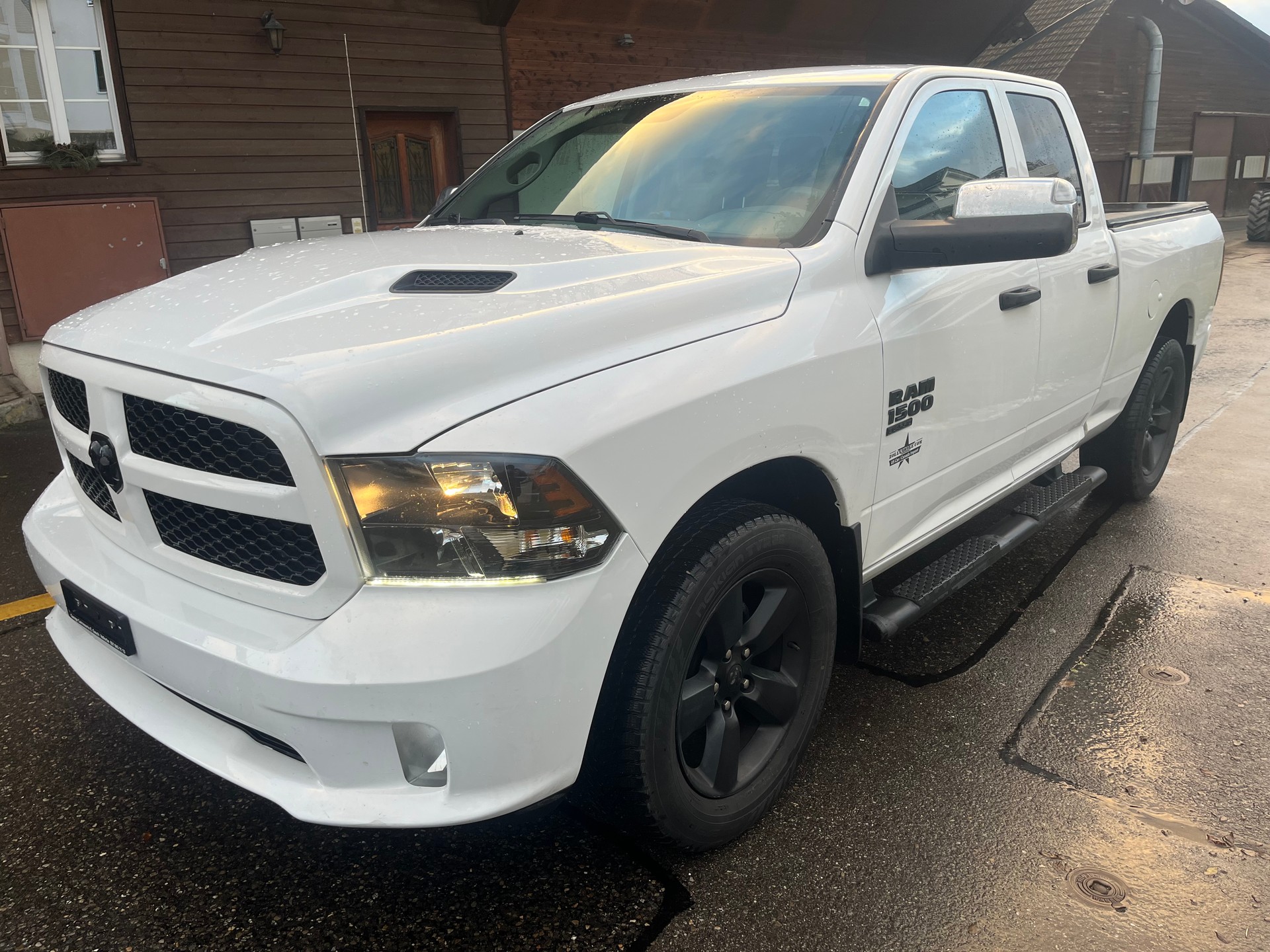 DODGE RAM 1500-showroom-element-2