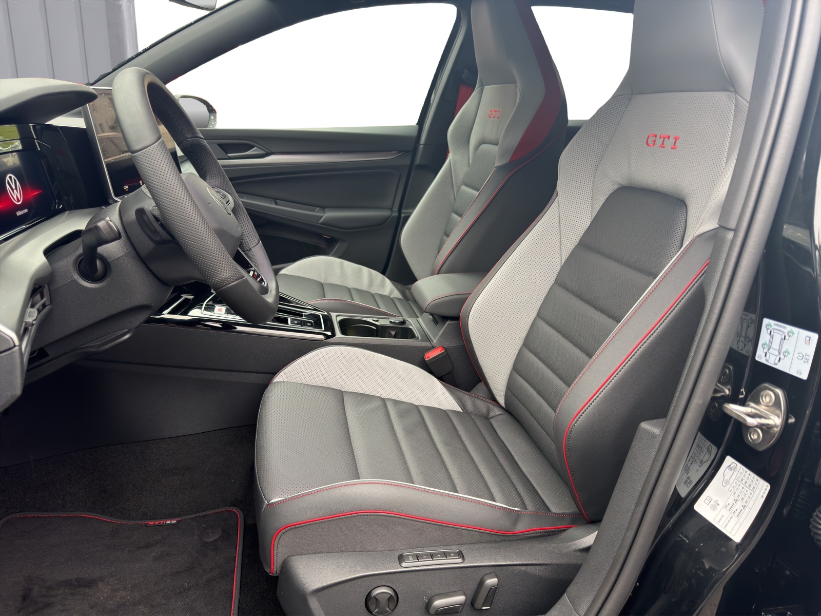 VW Golf 2.0 TSI GTI Edition 50 DSG-image-9