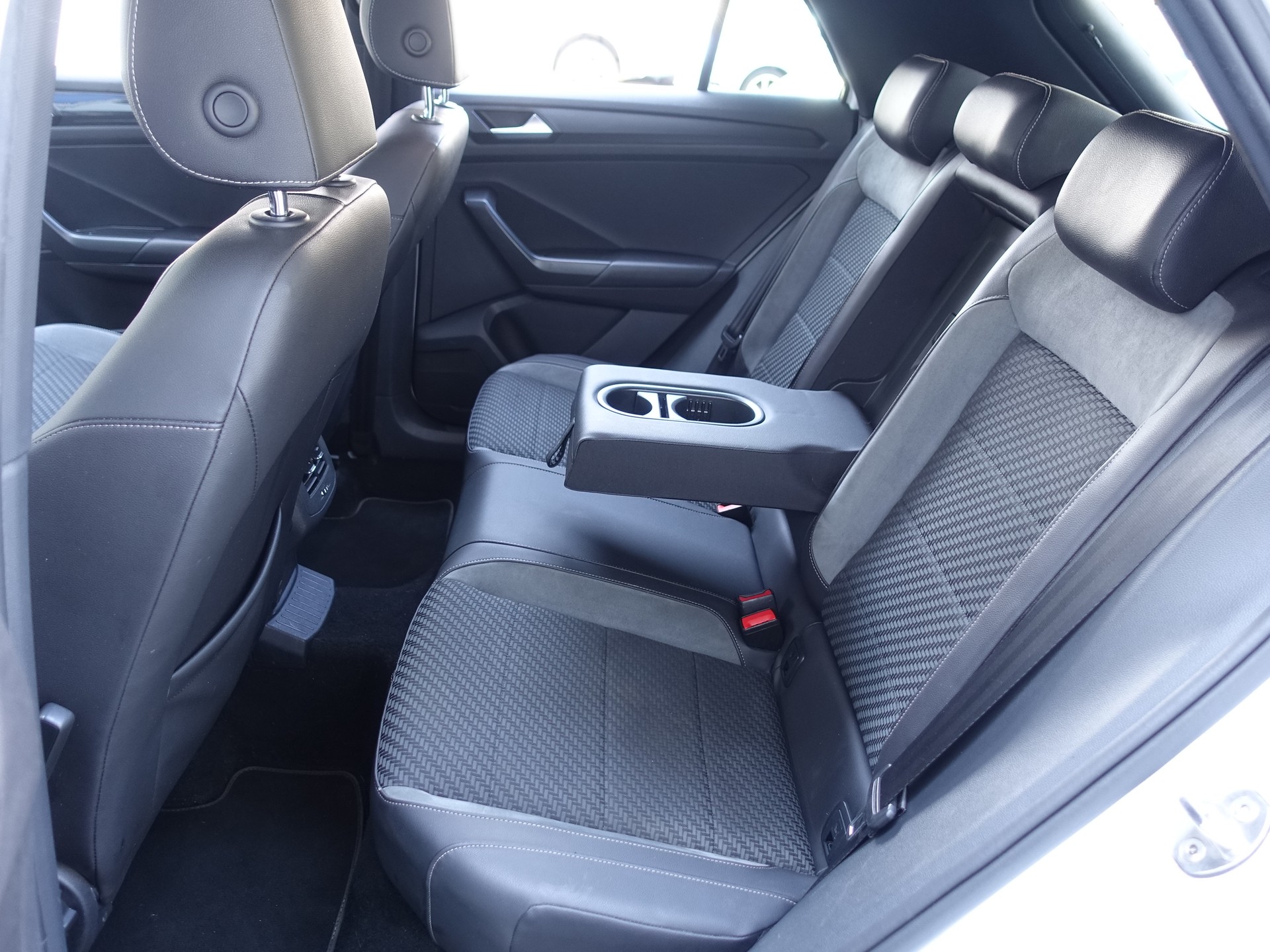 VW T-Roc 2.0 TSI Advance DSG 4Motion-image-15