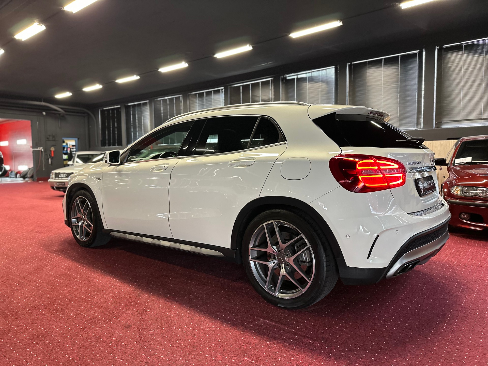 MERCEDES-BENZ GLA 45 AMG 4Matic 7G-DCT / ** Frisch ab MFK + Service / 12 MT Garantie **-image-9