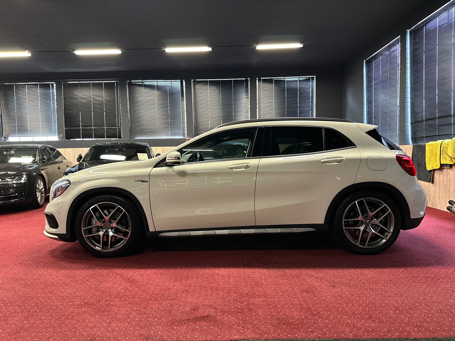 MERCEDES-BENZ GLA 45 AMG 4Matic 7G-DCT / ** Frisch ab MFK + Service / 12 MT Garantie **-image-8