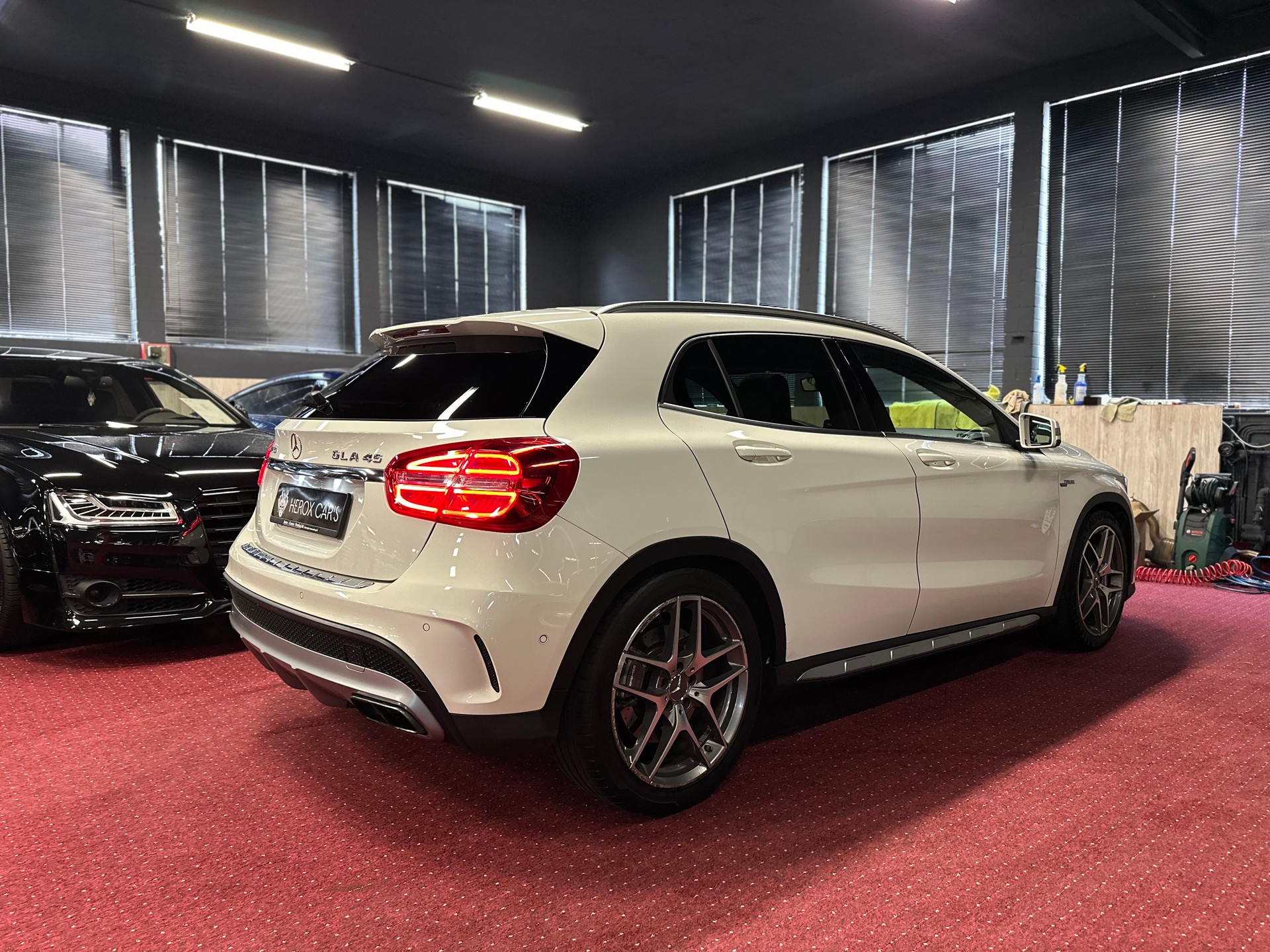 MERCEDES-BENZ GLA 45 AMG 4Matic 7G-DCT / ** Frisch ab MFK + Service / 12 MT Garantie **-image-4