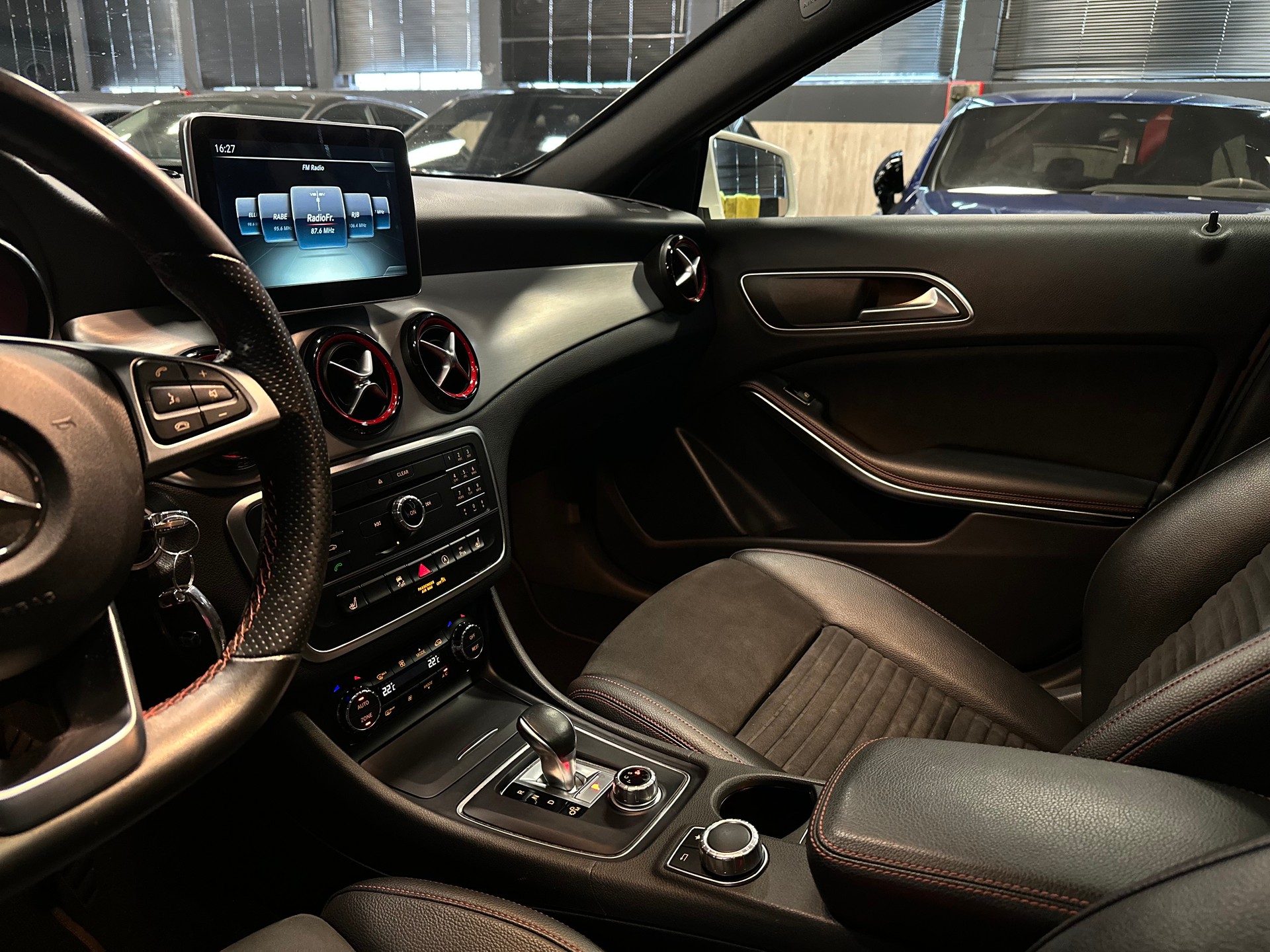 MERCEDES-BENZ GLA 45 AMG 4Matic 7G-DCT / ** Frisch ab MFK + Service / 12 MT Garantie **-image-14