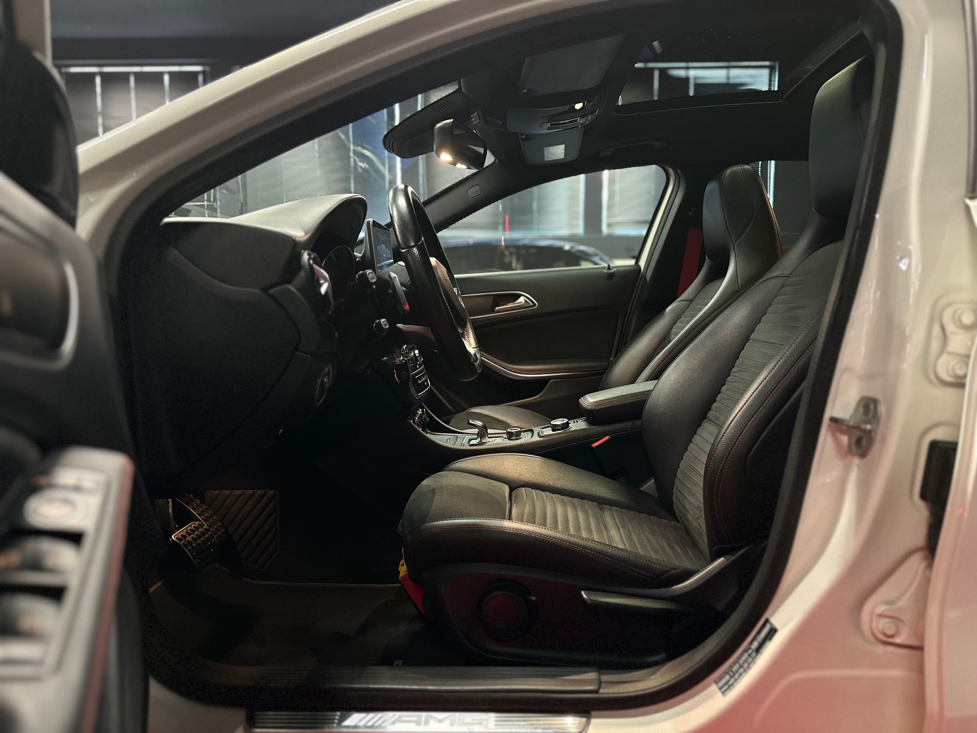 MERCEDES-BENZ GLA 45 AMG 4Matic 7G-DCT / ** Frisch ab MFK + Service / 12 MT Garantie **-image-10