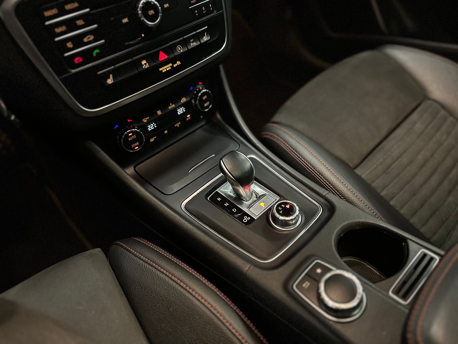 MERCEDES-BENZ GLA 45 AMG 4Matic 7G-DCT / ** Frisch ab MFK + Service / 12 MT Garantie **-image-15