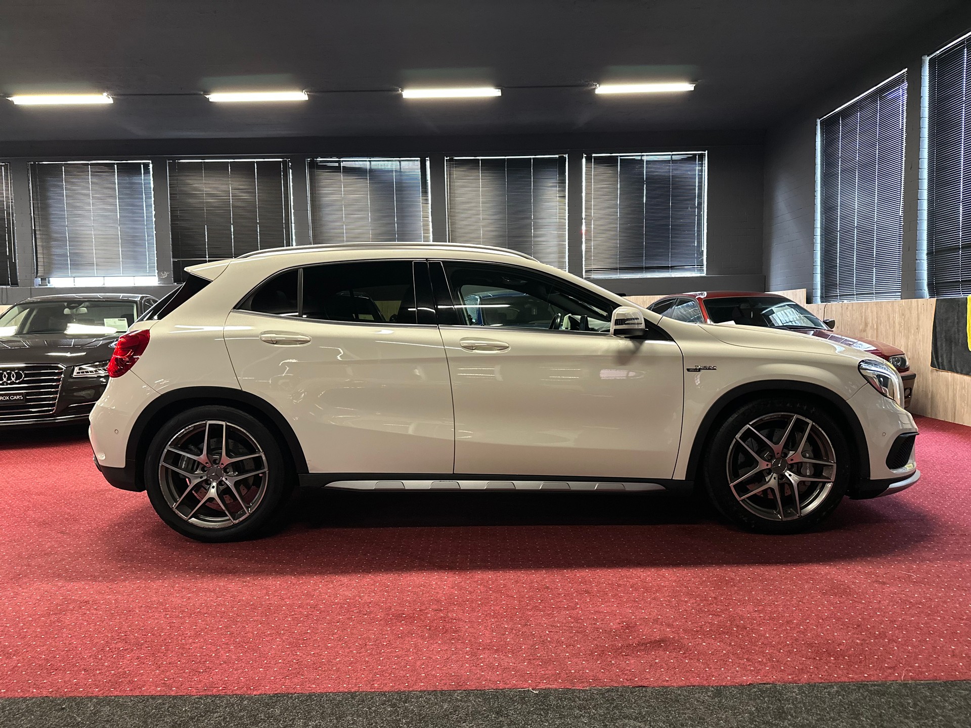 MERCEDES-BENZ GLA 45 AMG 4Matic 7G-DCT / ** Frisch ab MFK + Service / 12 MT Garantie **-showroom-element-3