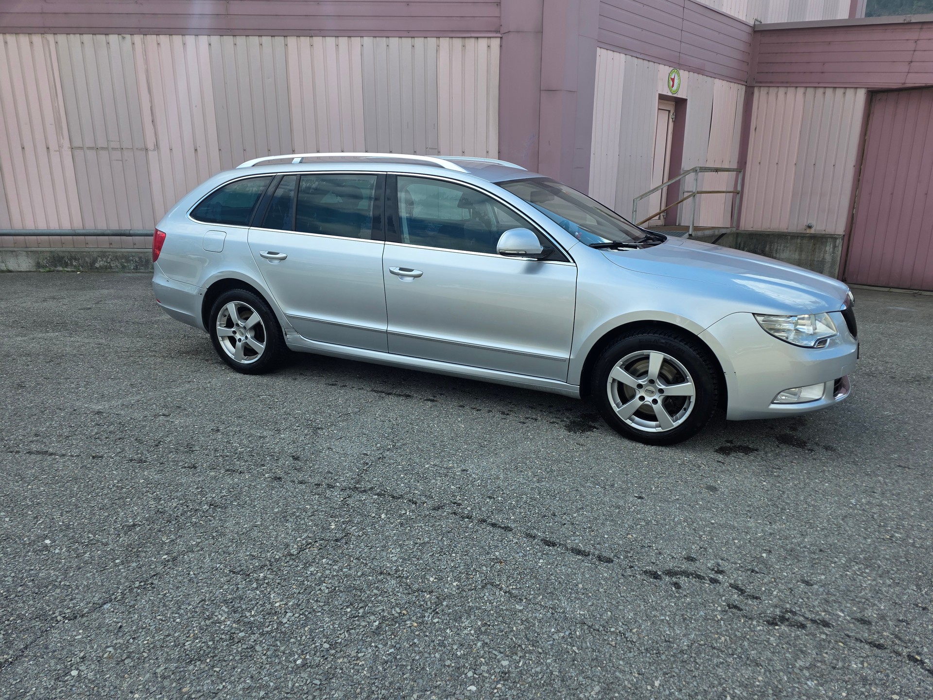 SKODA Superb Combi 2.0 TDi AllDrive 4x4-image-2