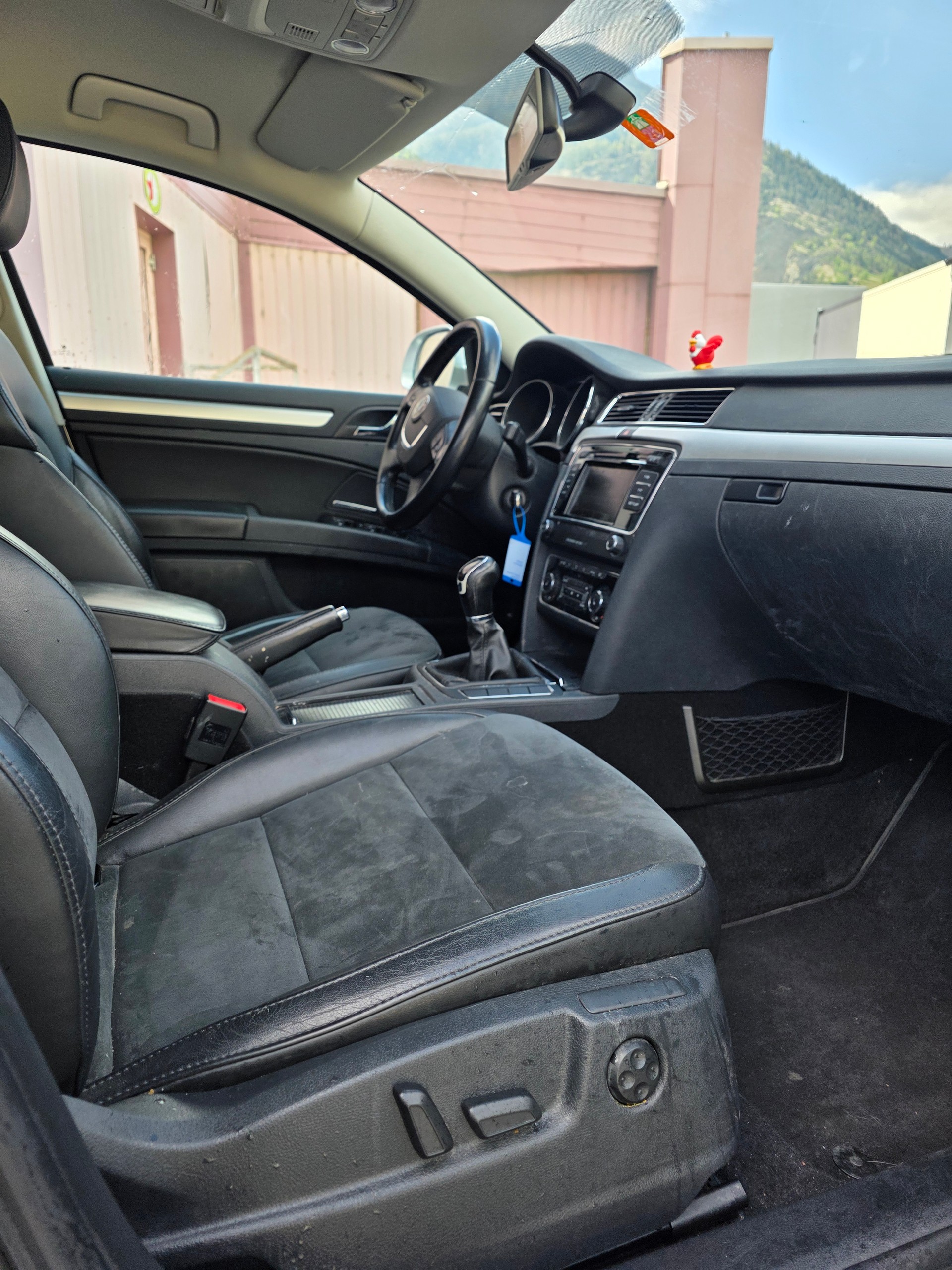 SKODA Superb Combi 2.0 TDi AllDrive 4x4-image-8