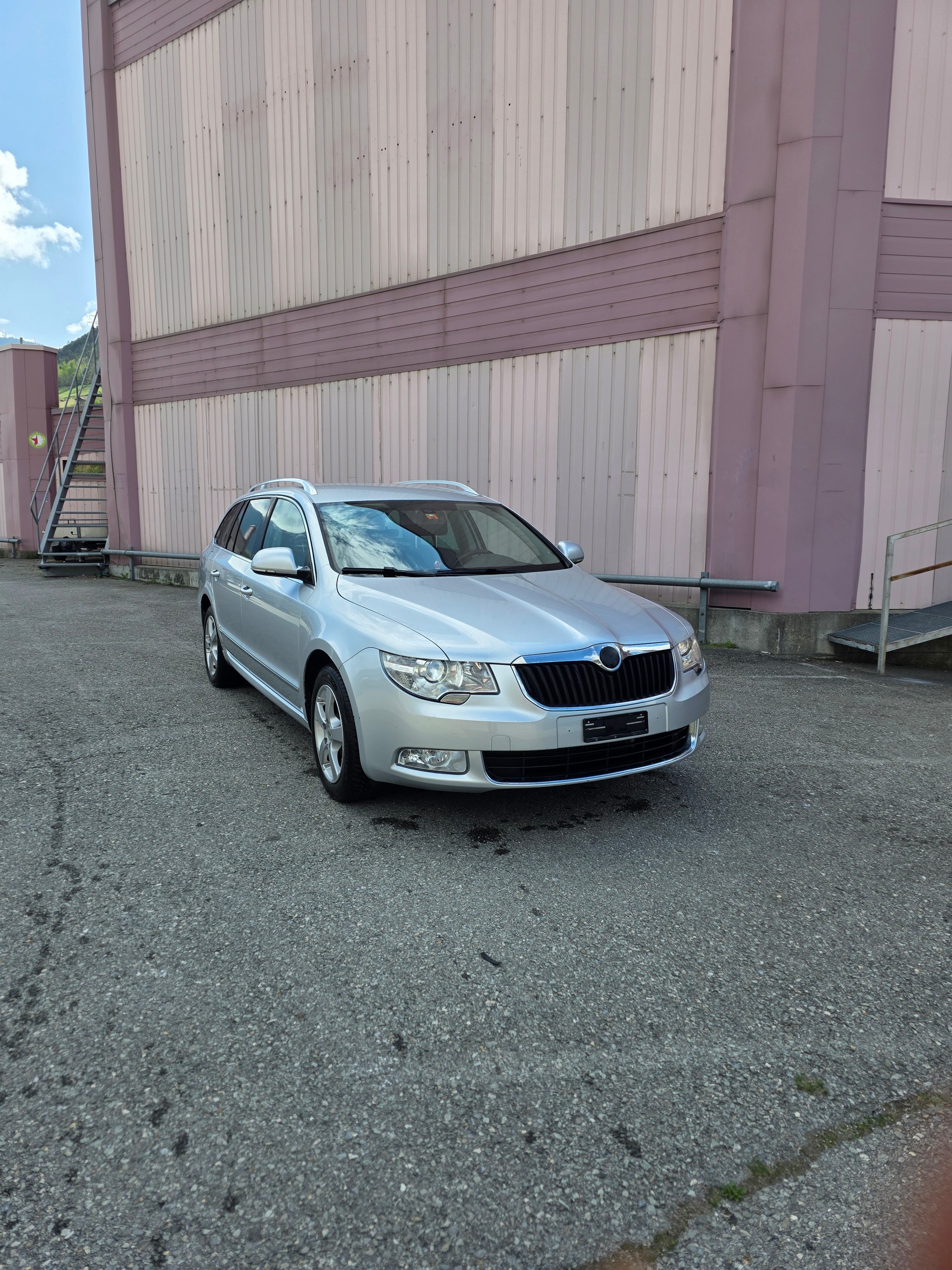 SKODA Superb Combi 2.0 TDi AllDrive 4x4-image-13