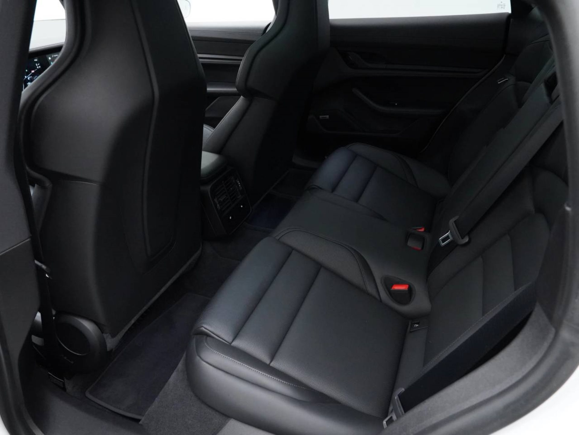 PORSCHE Taycan 4S-image-28