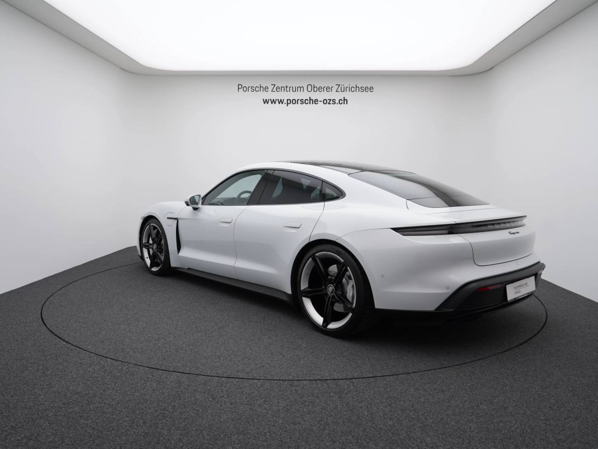 PORSCHE Taycan 4S-showroom-element-2