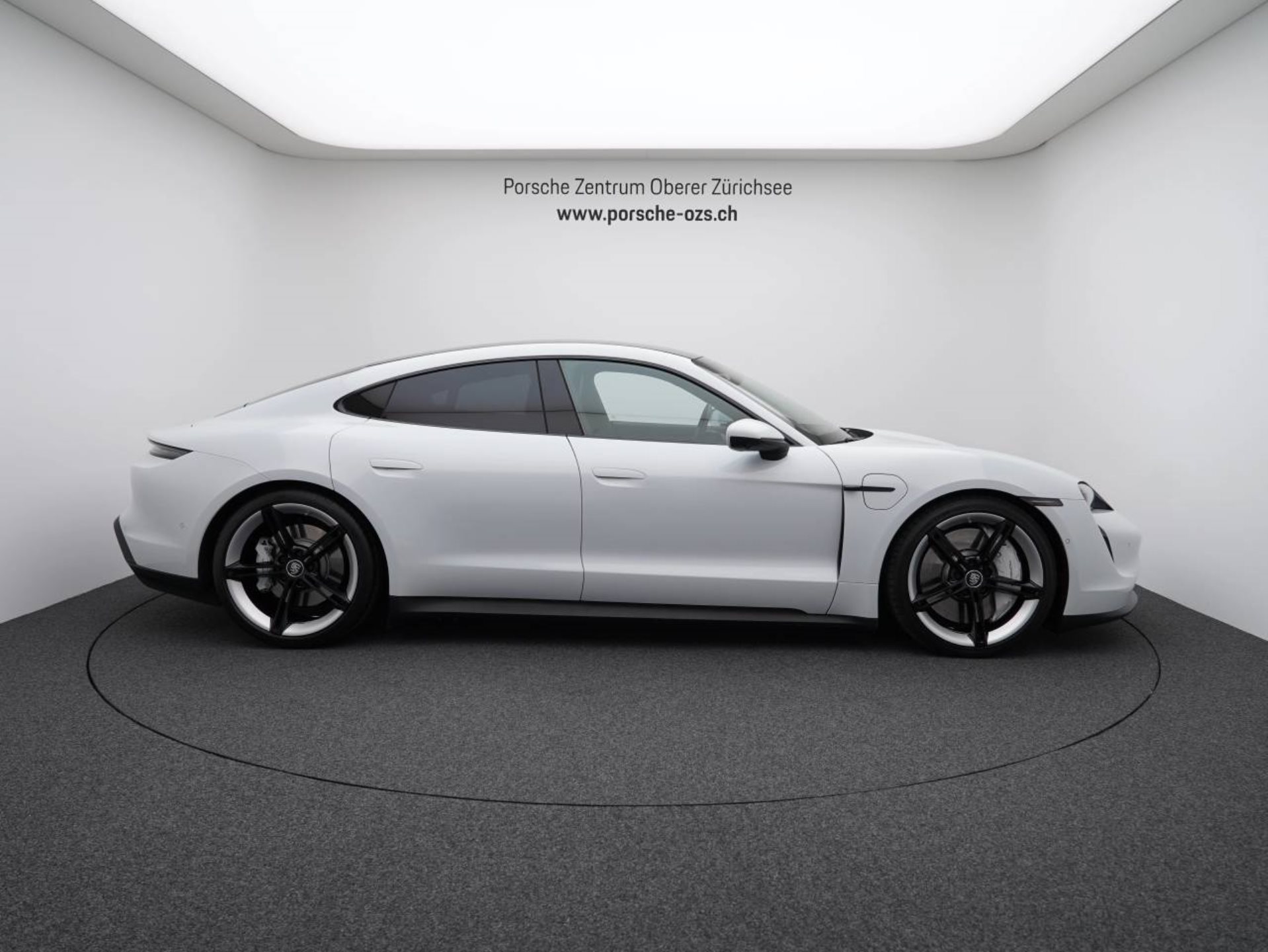 PORSCHE Taycan 4S-image-7