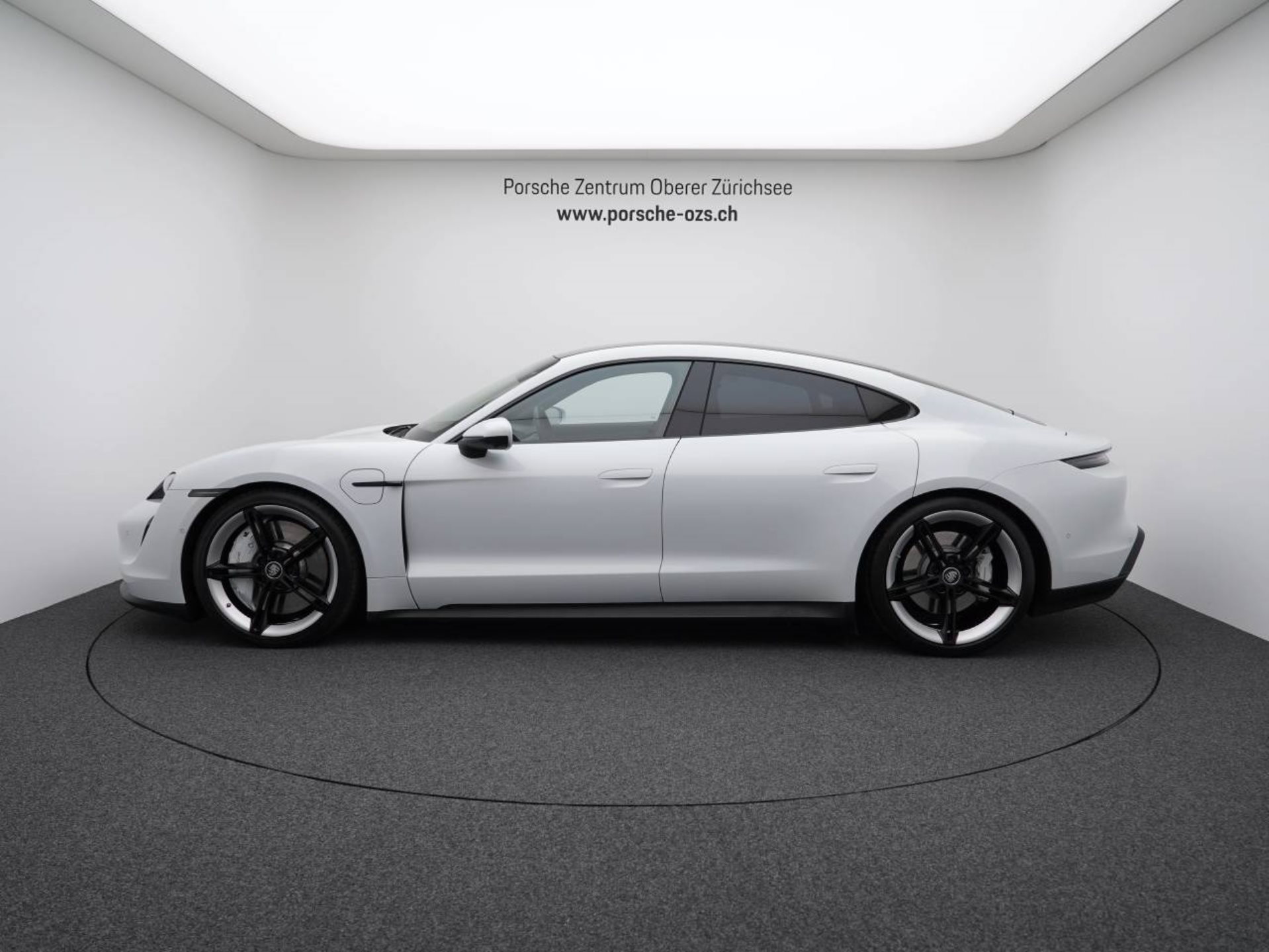 PORSCHE Taycan 4S-showroom-element-1