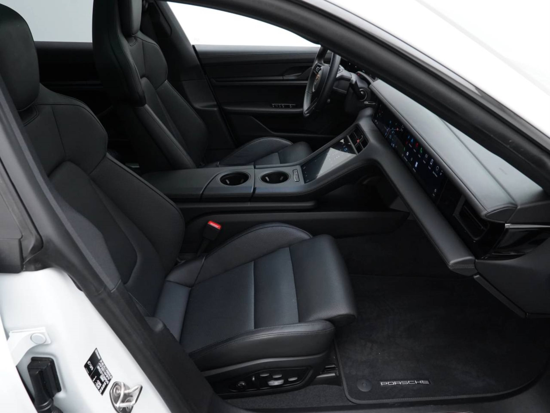 PORSCHE Taycan 4S-image-25