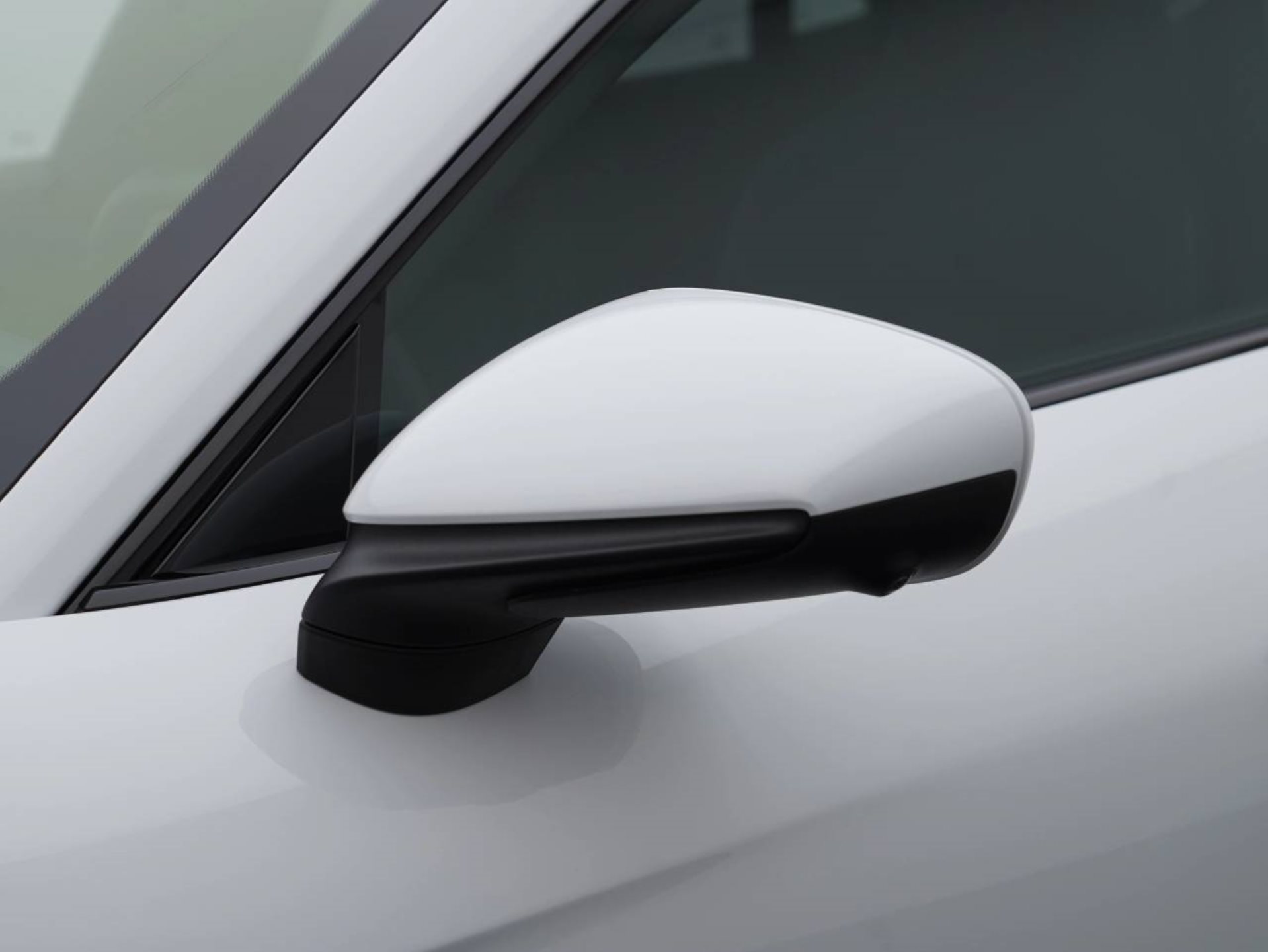 PORSCHE Taycan 4S-image-12