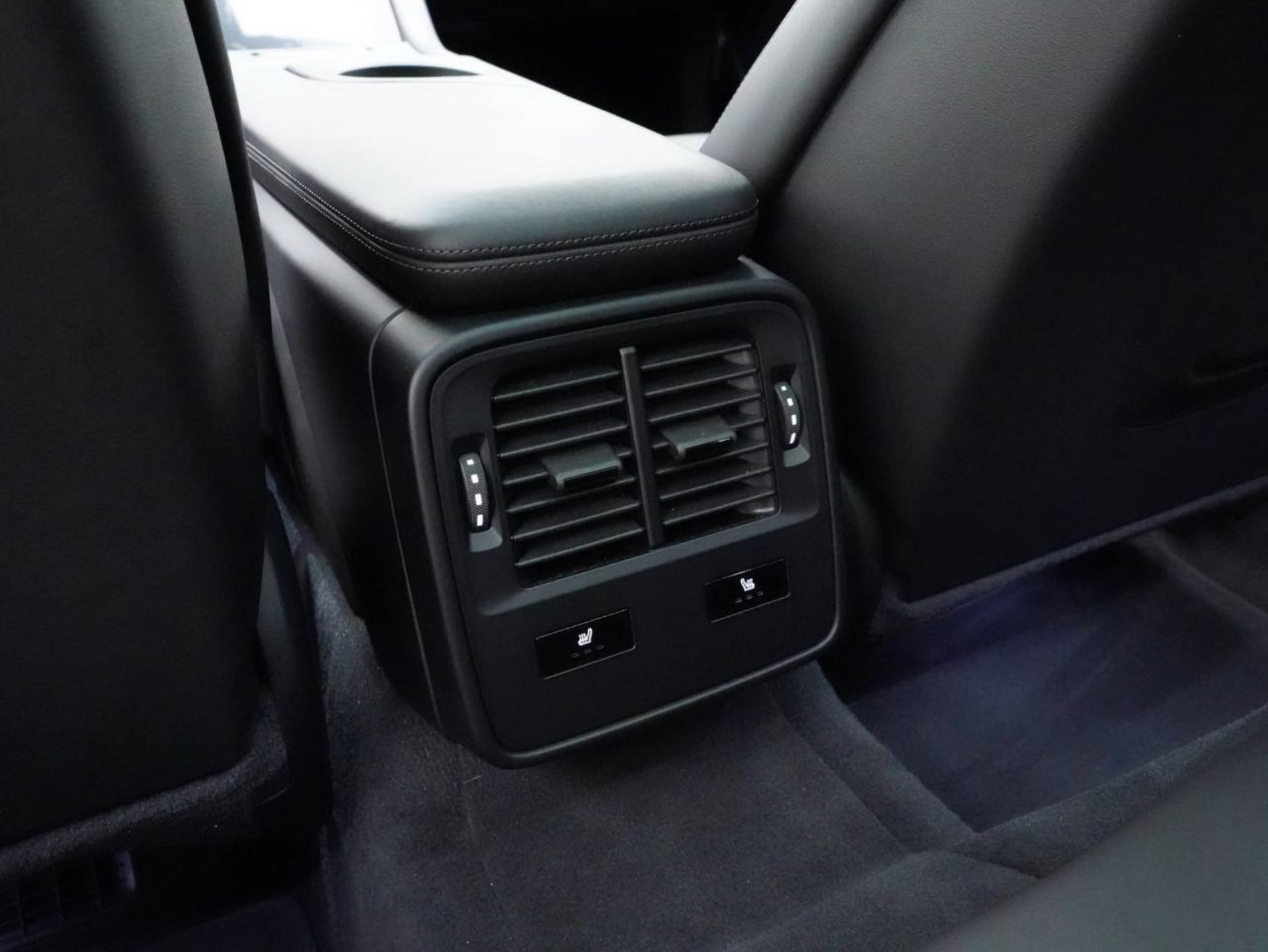 PORSCHE Taycan 4S-image-29