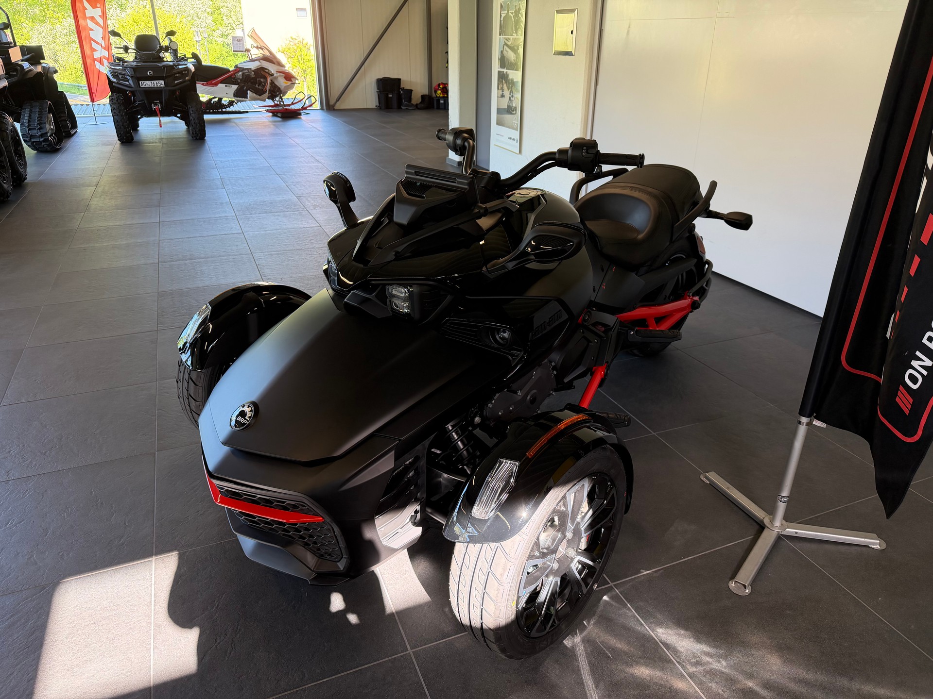 CAN-AM Spyder F3 S-image-2