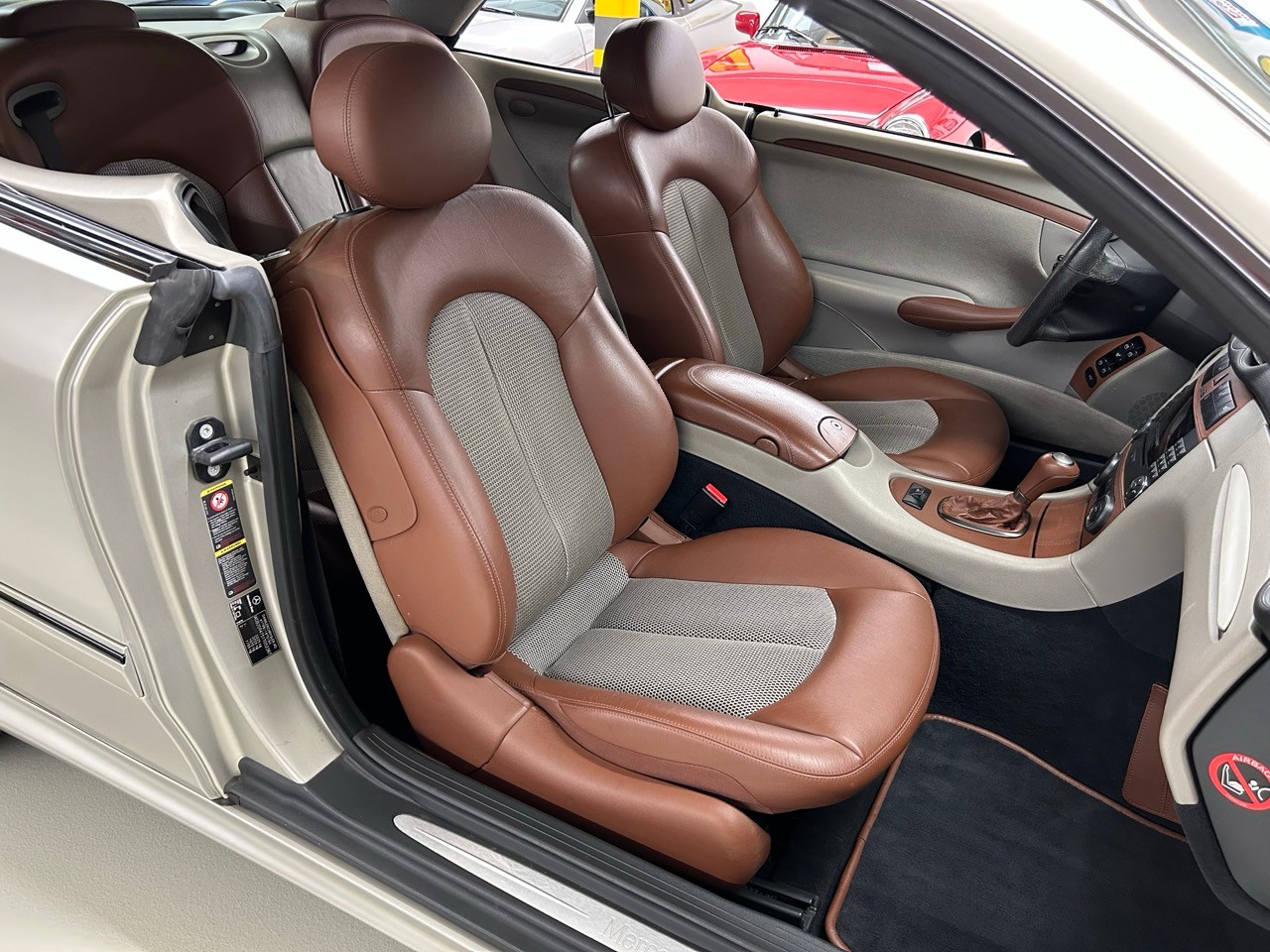 MERCEDES-BENZ CLK 500 Elégance 7G-Tronic Armani Limited-image-10