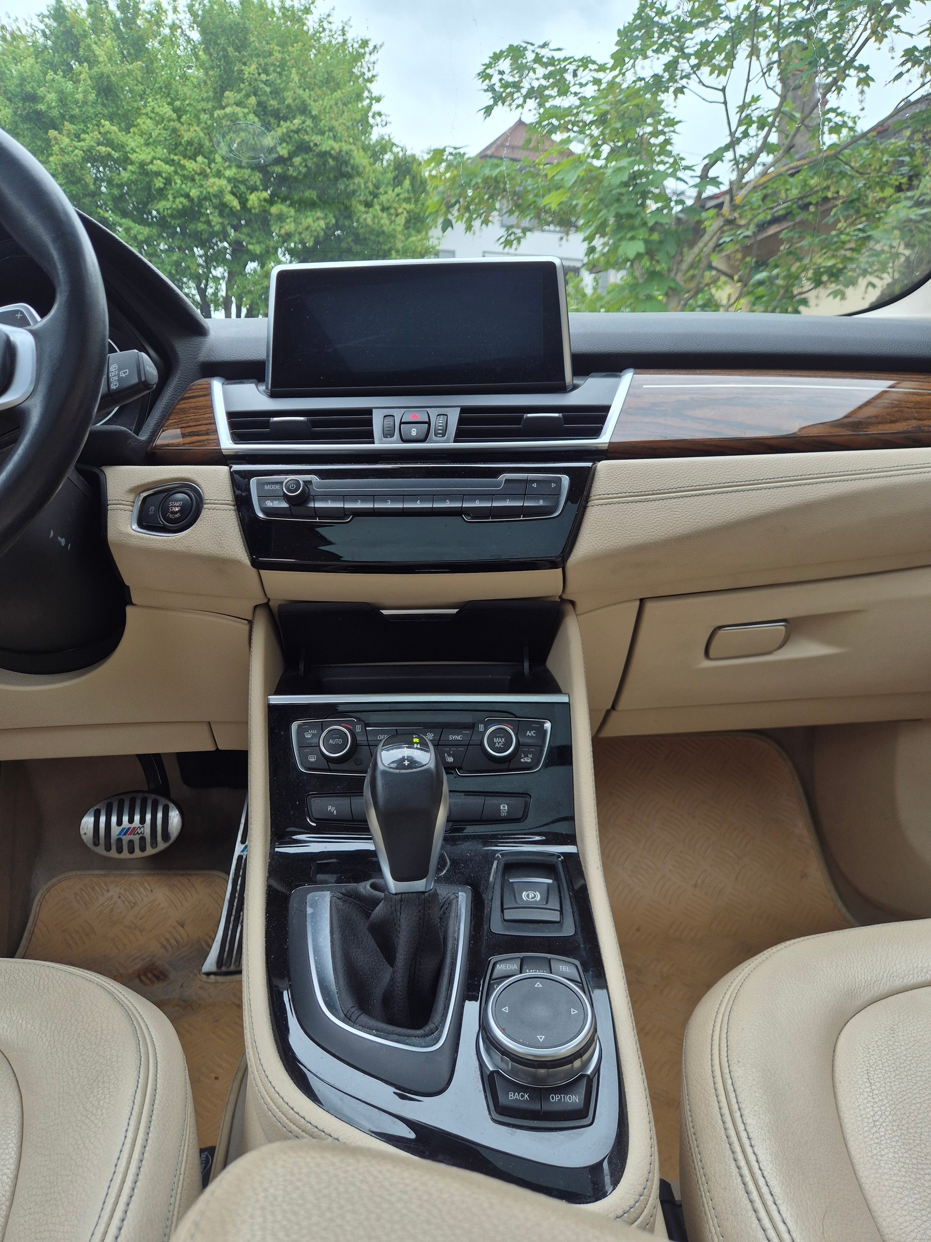 BMW 225i xDrive Active Tourer Luxury Line Steptronic-image-11