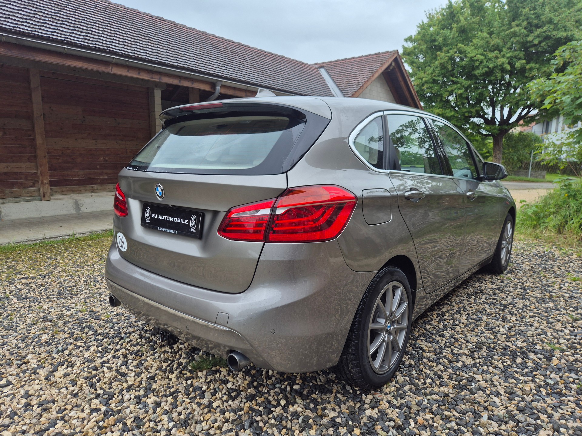 BMW 225i xDrive Active Tourer Luxury Line Steptronic-image-4