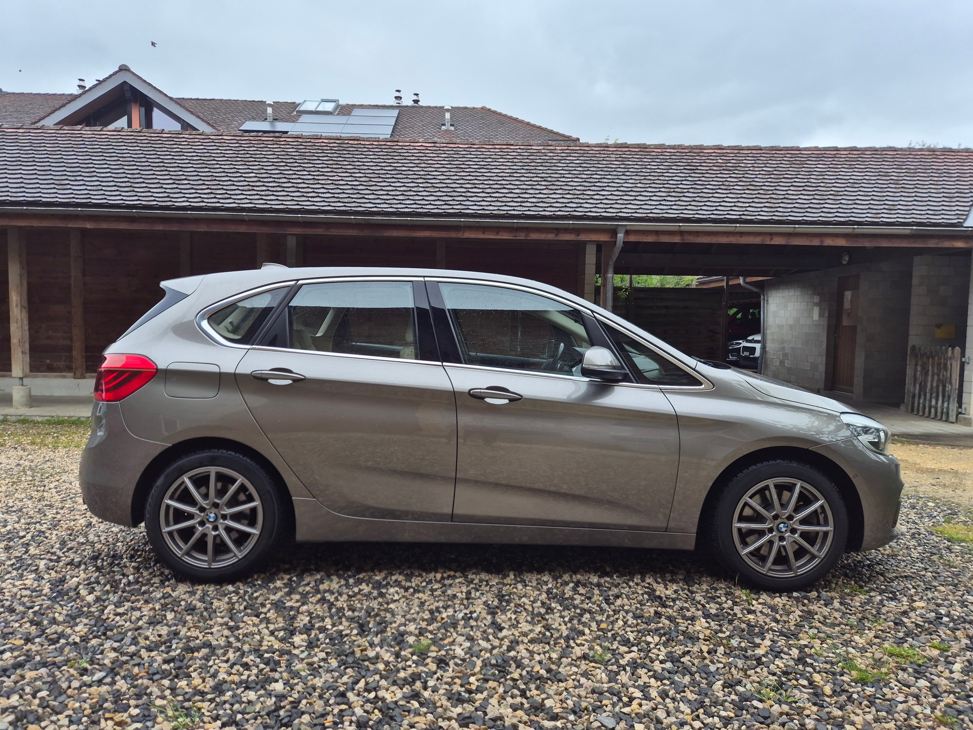 BMW 225i xDrive Active Tourer Luxury Line Steptronic-image-5